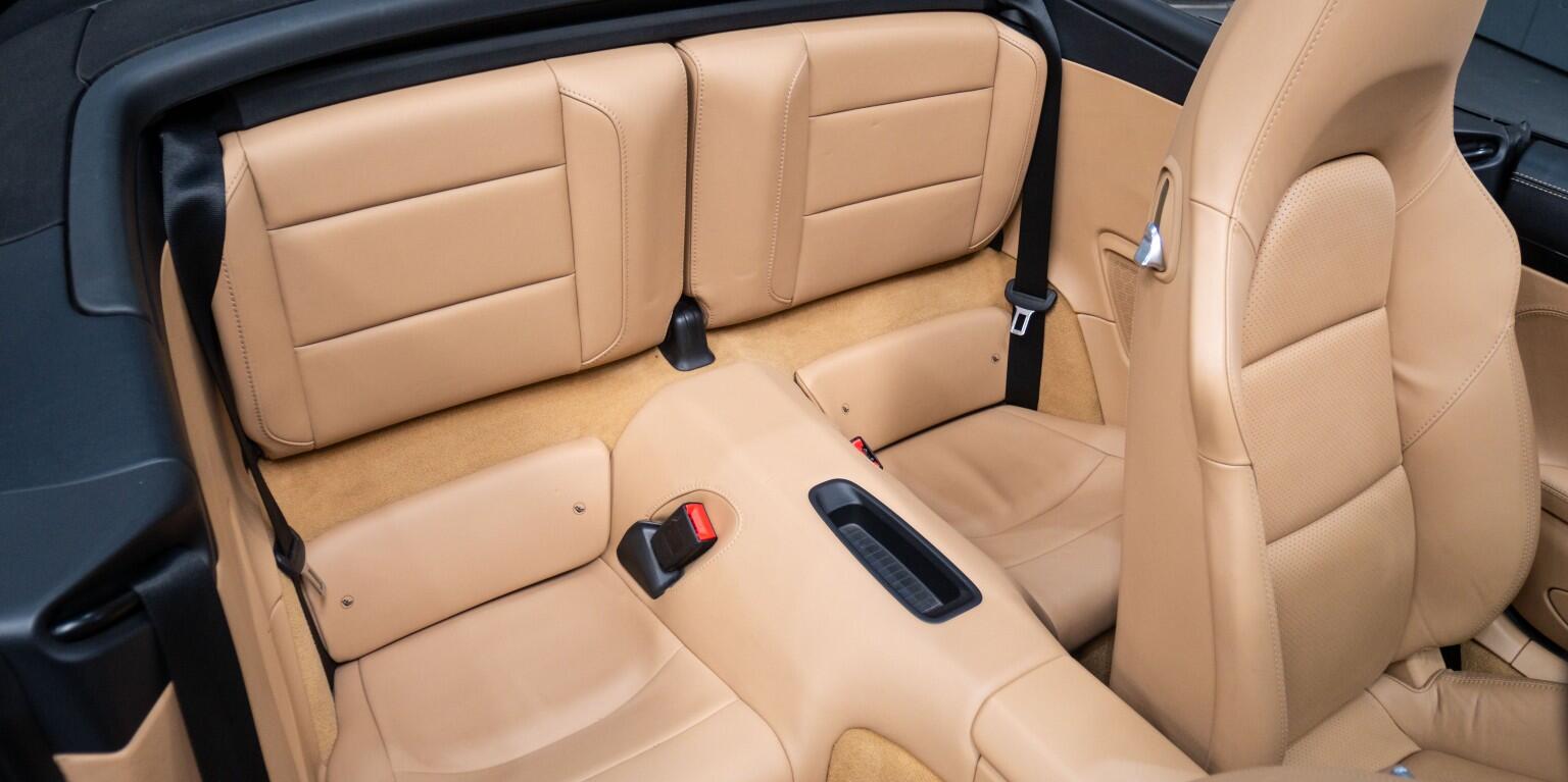 Porsche 911 view 16