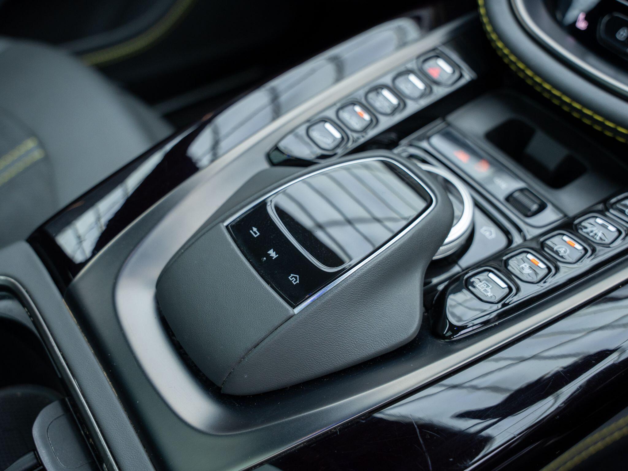 Aston Martin DBX view 27