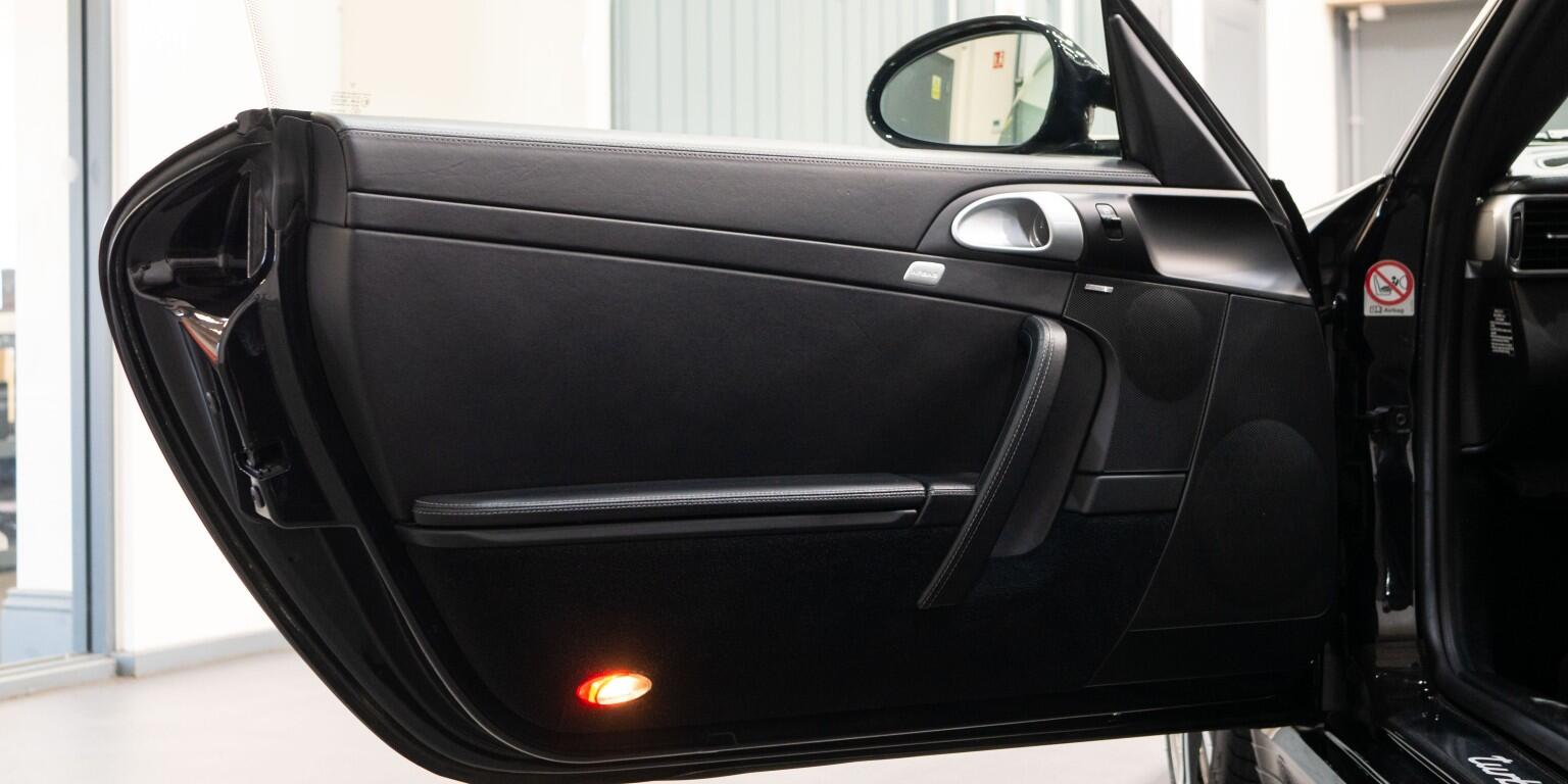 Porsche 911 view 33