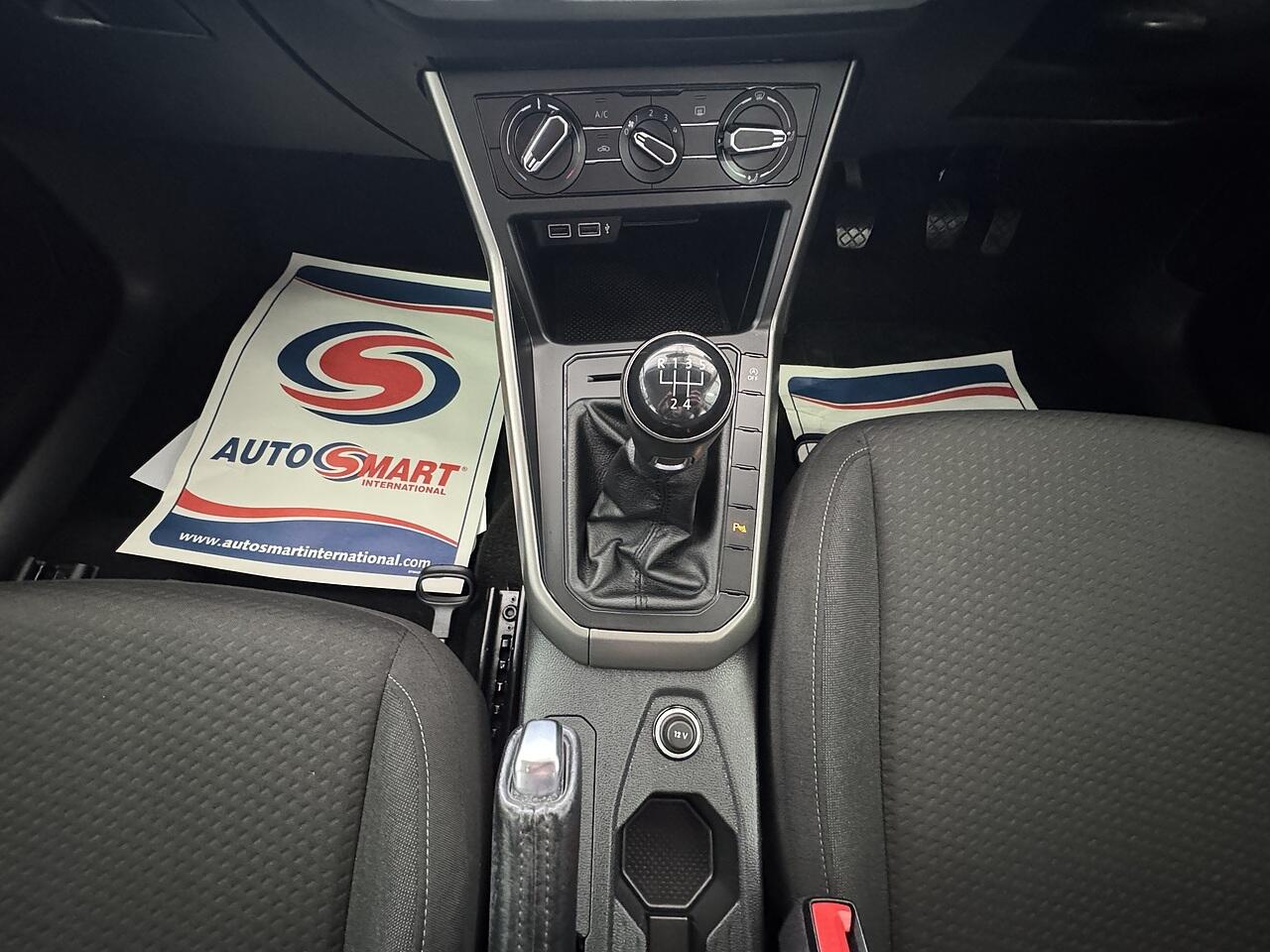 Volkswagen Polo view 16