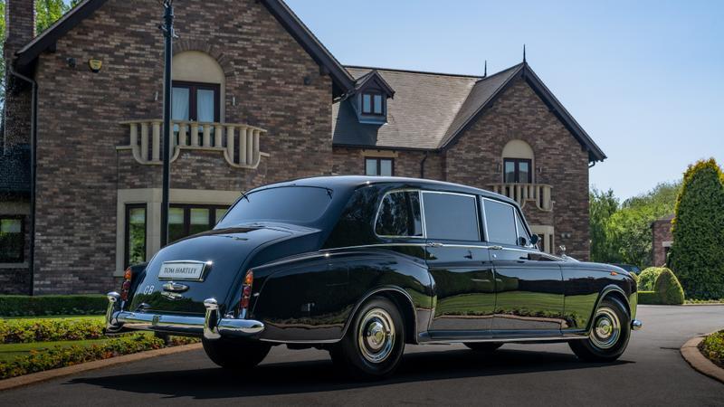 Rolls-Royce Phantom view 4