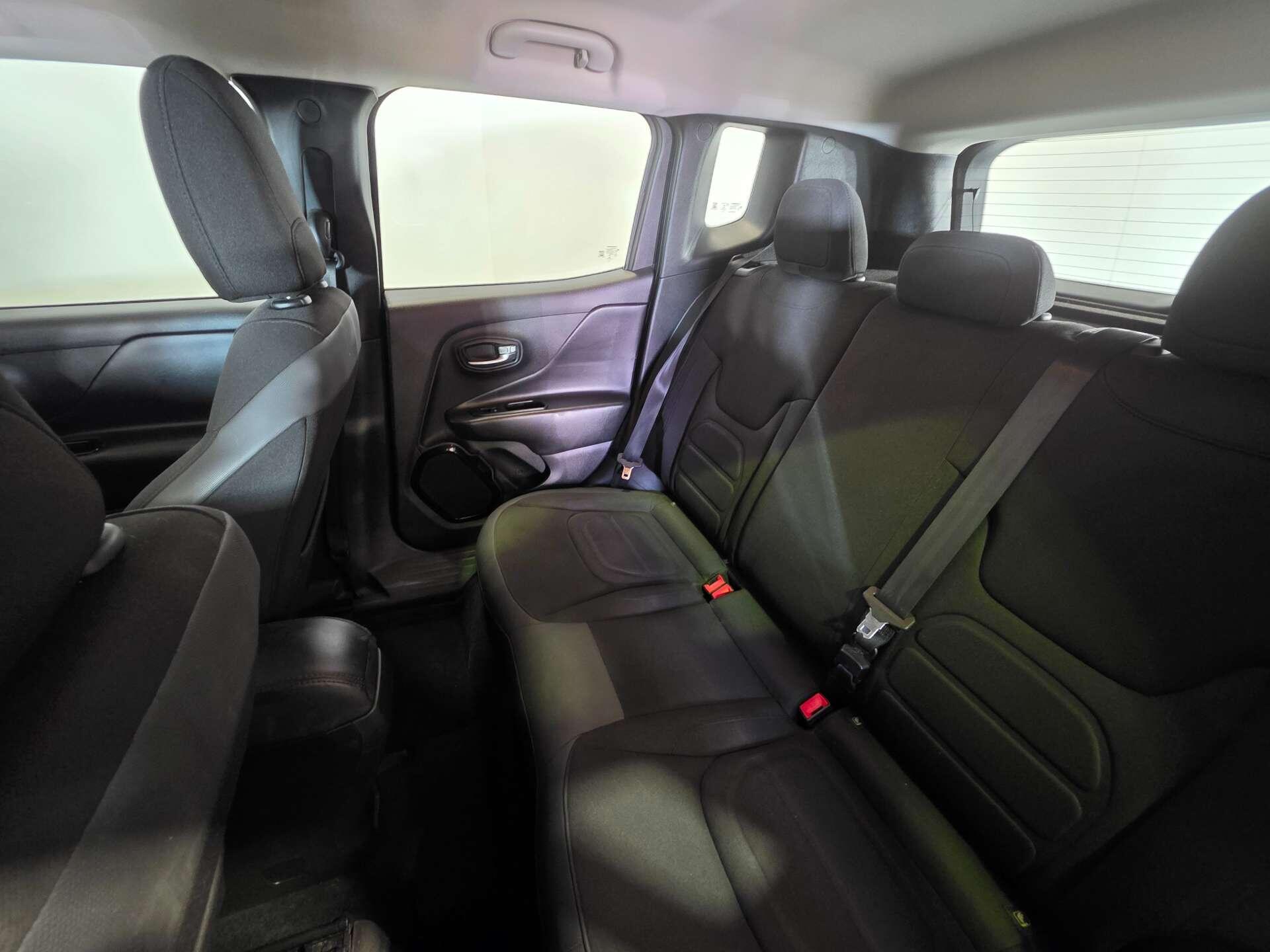 Jeep Renegade view 43