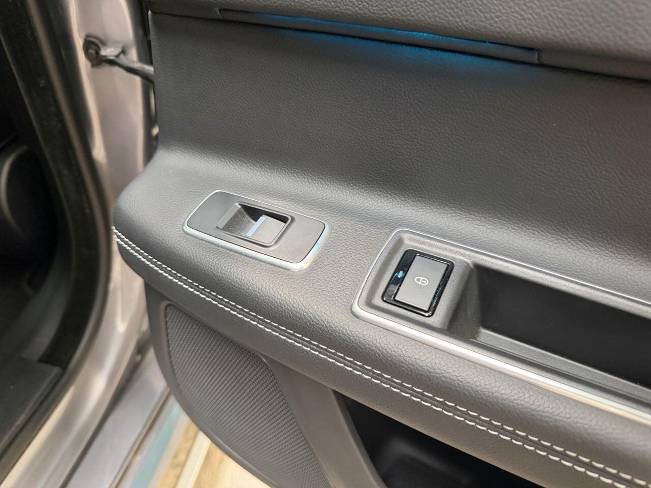 Jaguar XF view 38