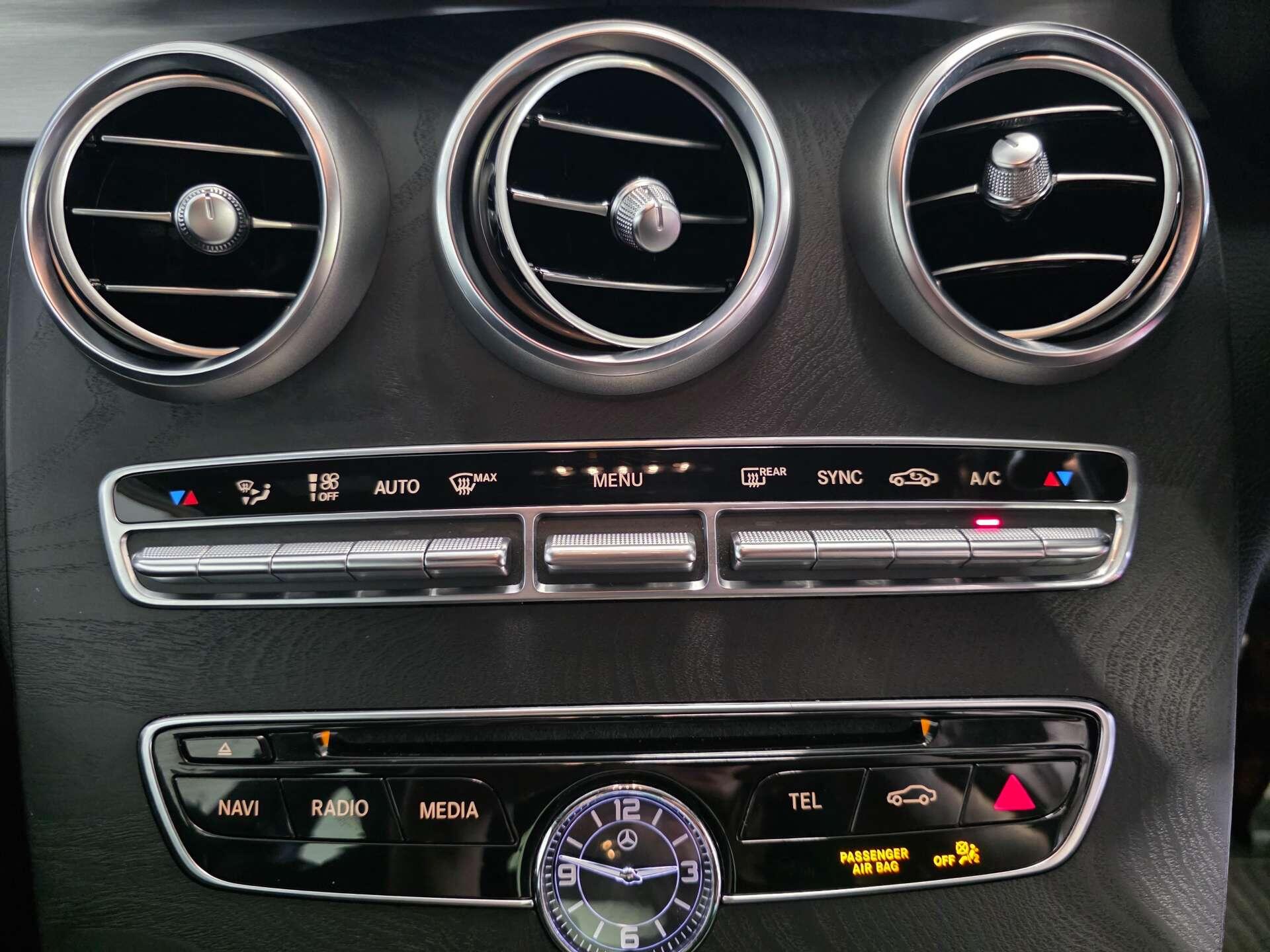 Mercedes-Benz C-Class view 27