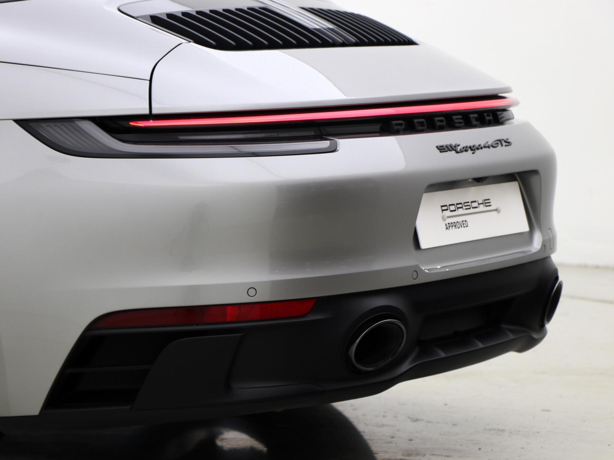 Porsche 911 view 20