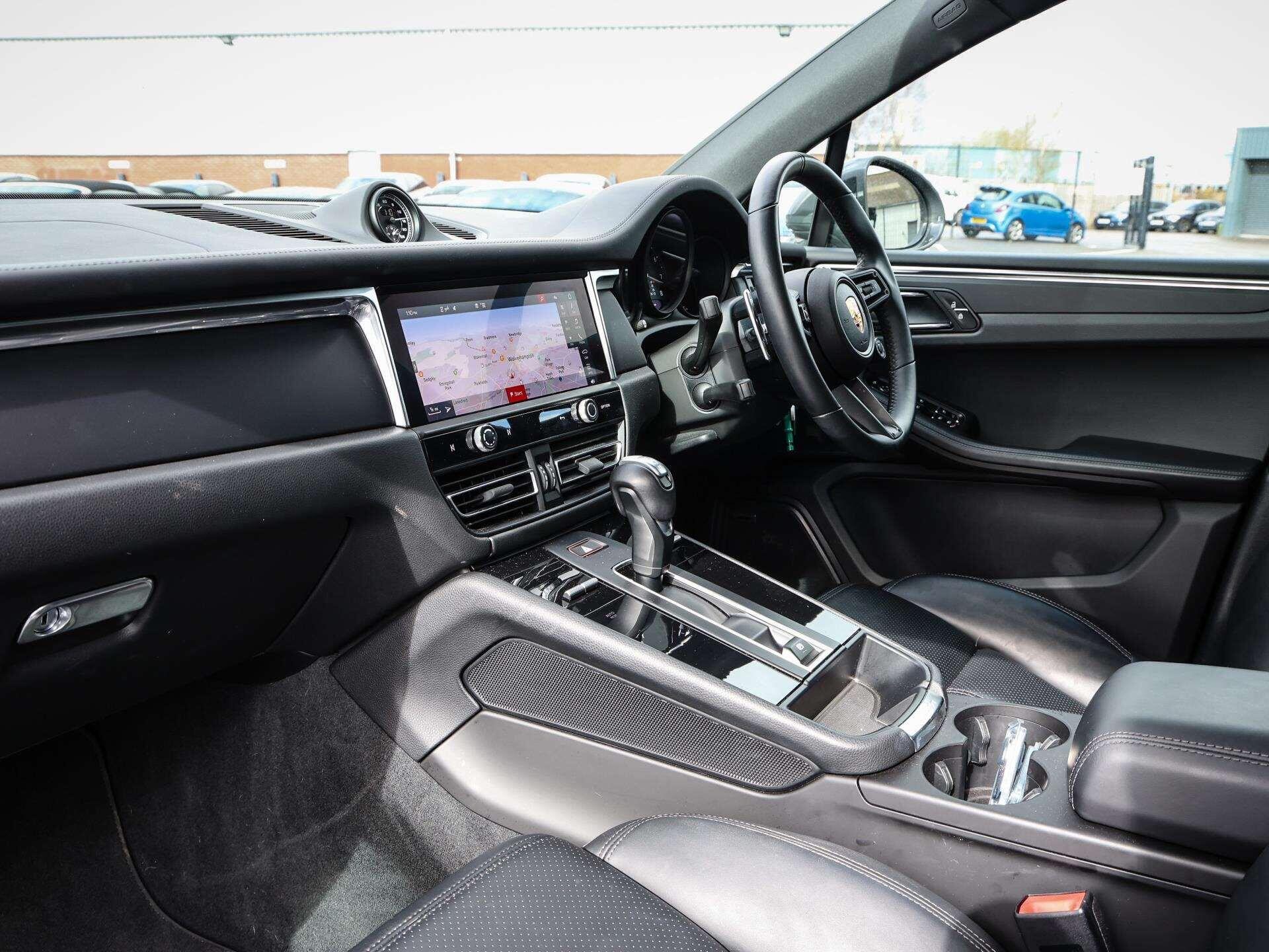 Porsche Macan view 5