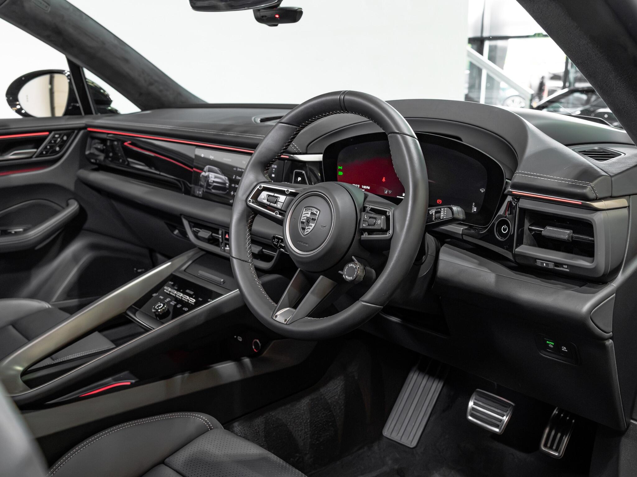 Porsche Macan view 14
