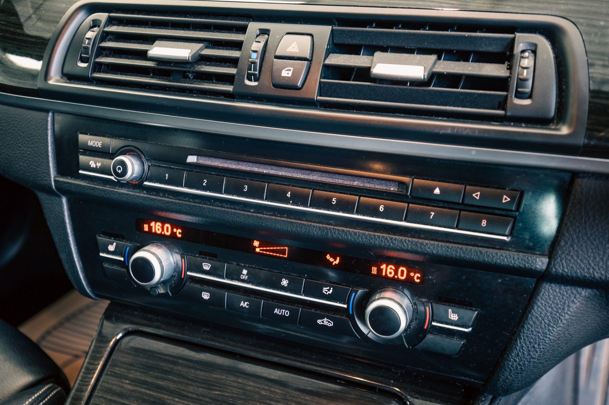 BMW 5 Series view 22