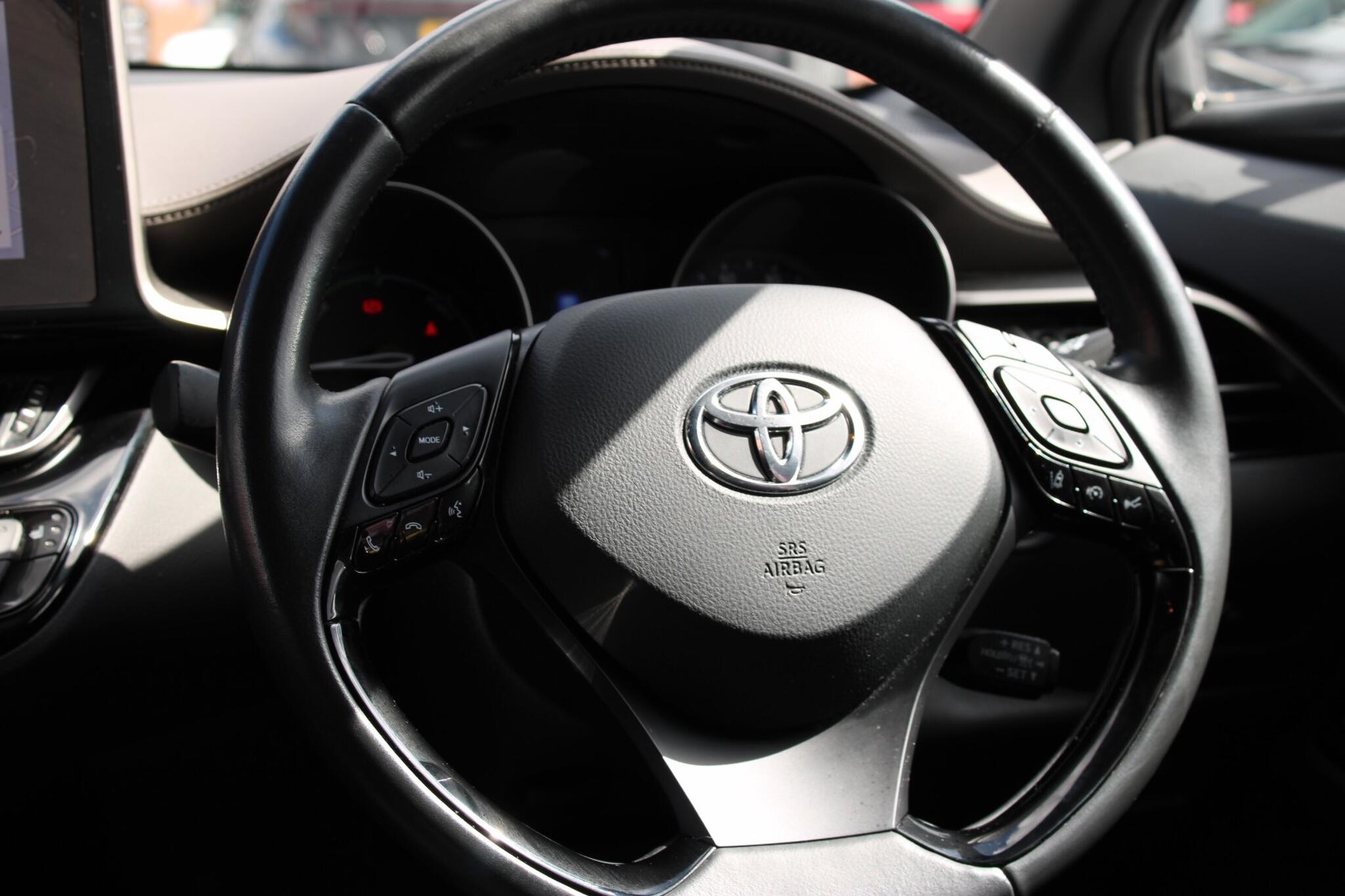 Toyota C-HR view 13