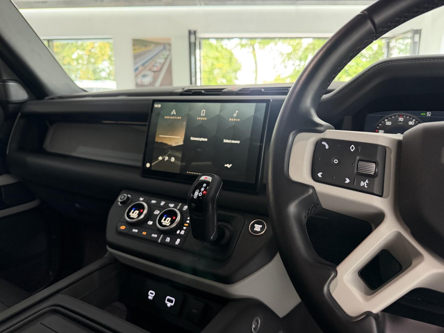 Land Rover Defender 110 view 39