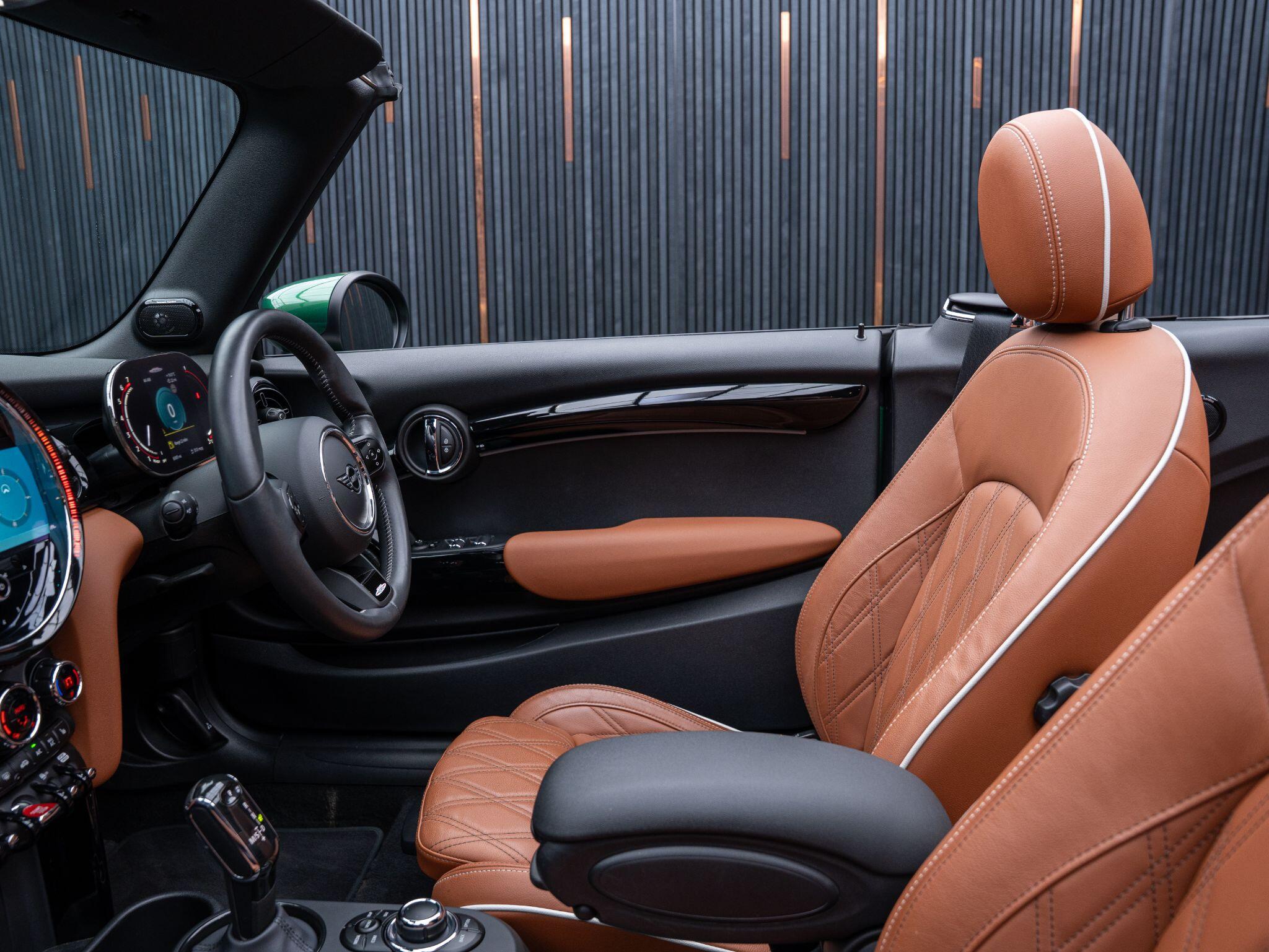 Mini Convertible view 39