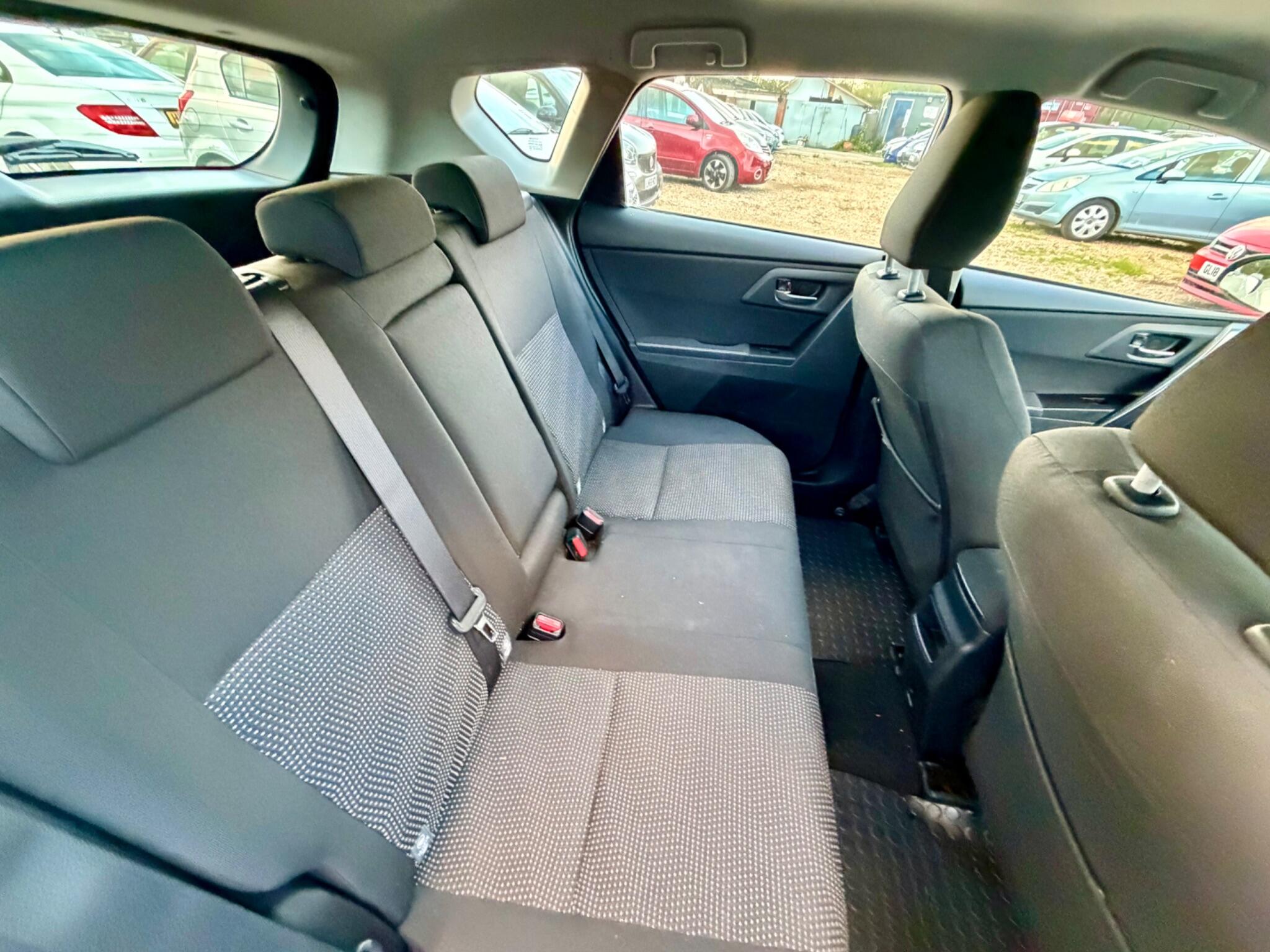 Toyota Auris view 26