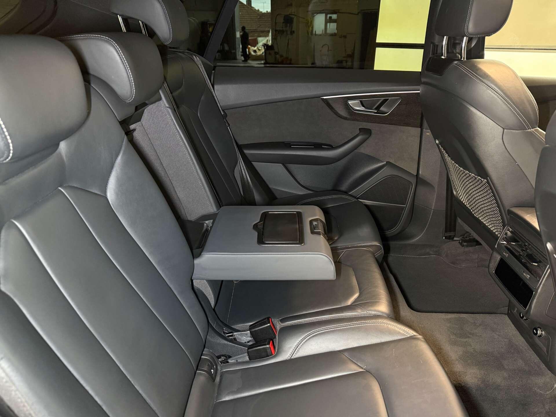 Audi Q8 view 22