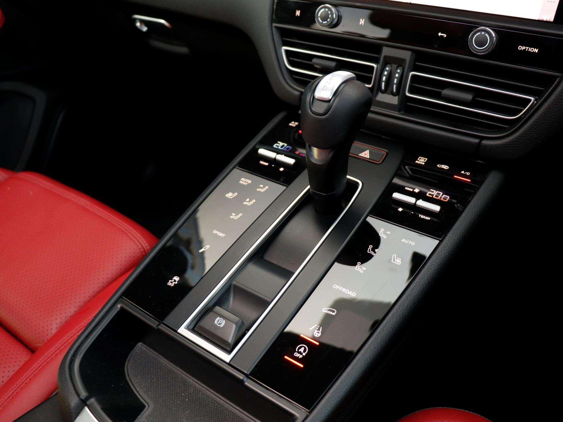 Porsche Macan view 16