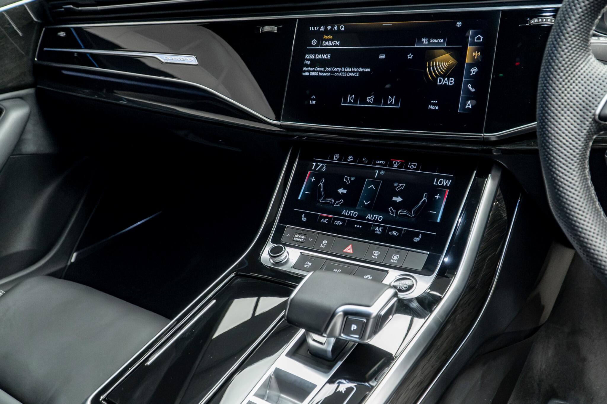 Audi Q7 view 24