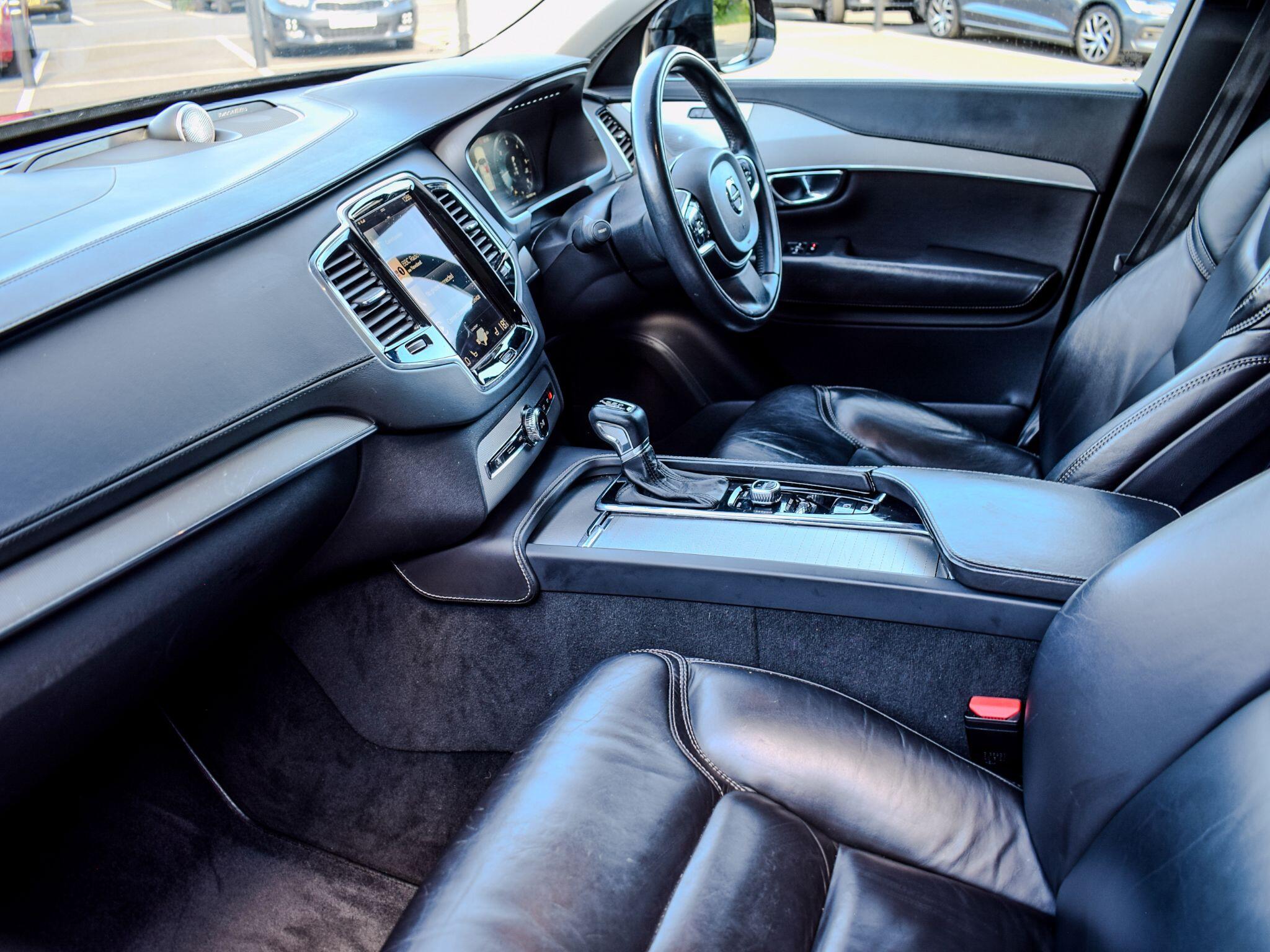 Volvo XC90 view 14