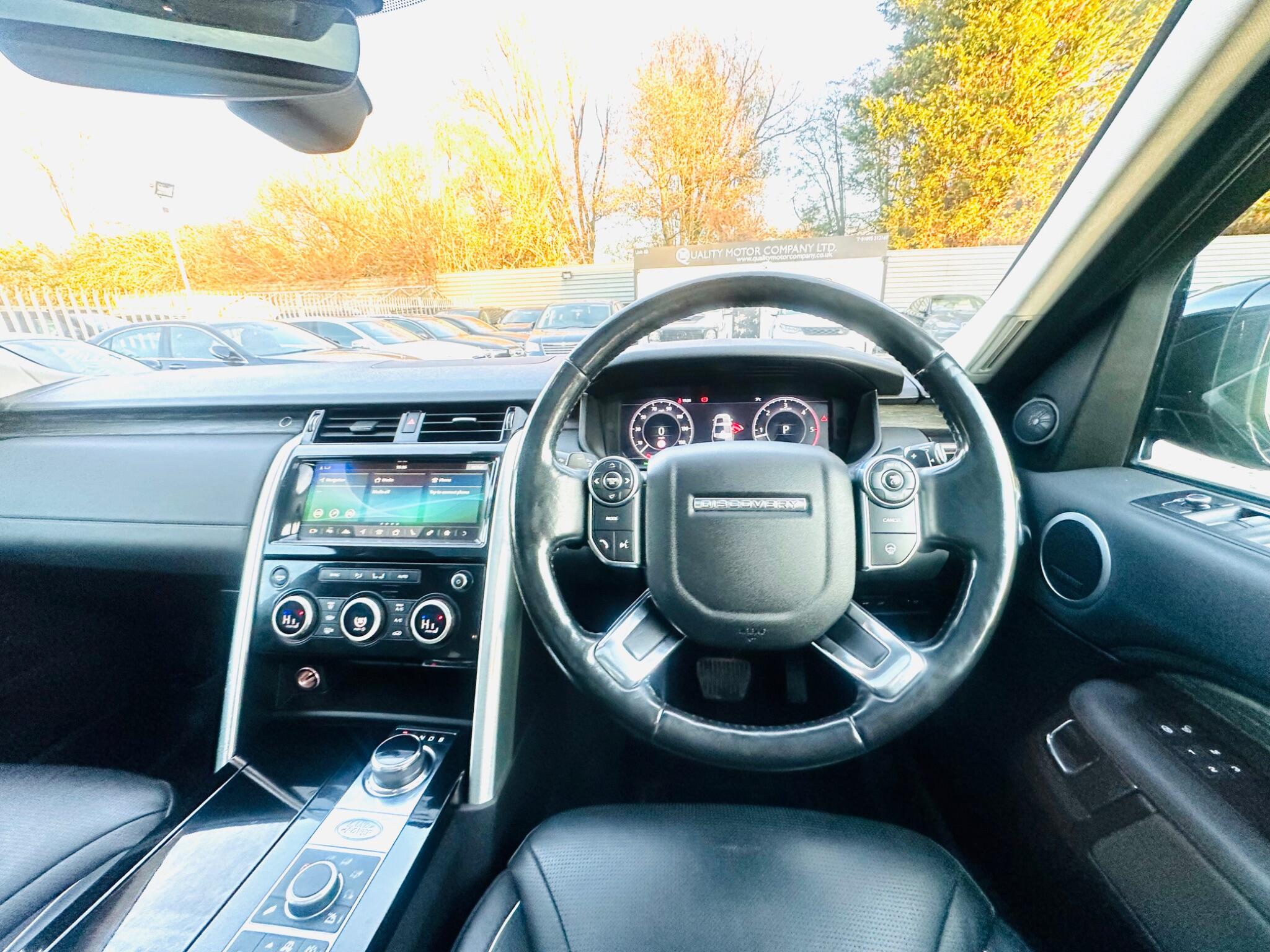 Land Rover Discovery view 30