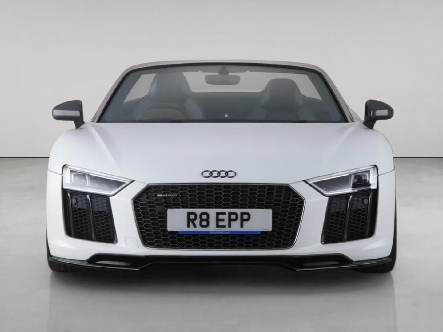 Audi R8 view 6