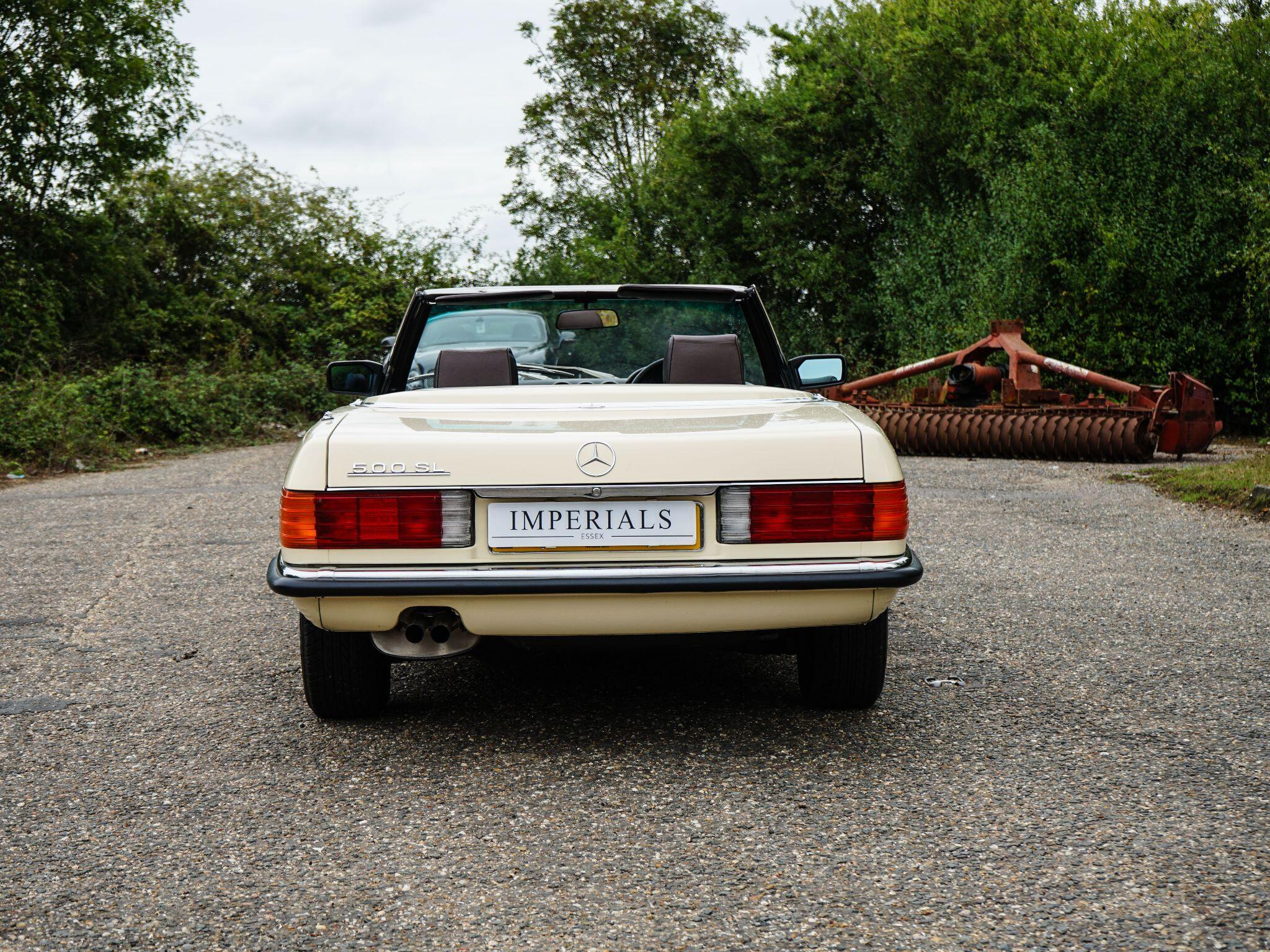 Mercedes-Benz 500 SL view 11