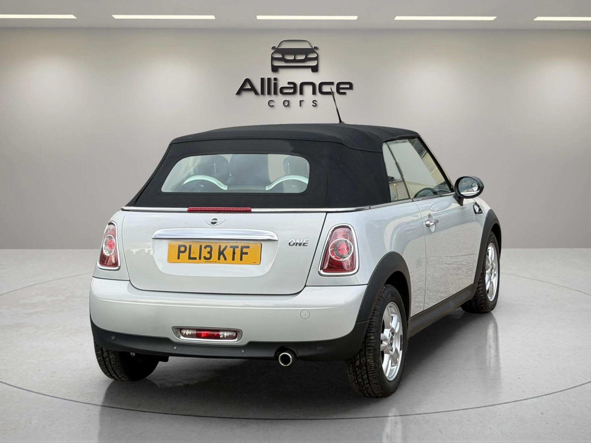 Mini Convertible view 17