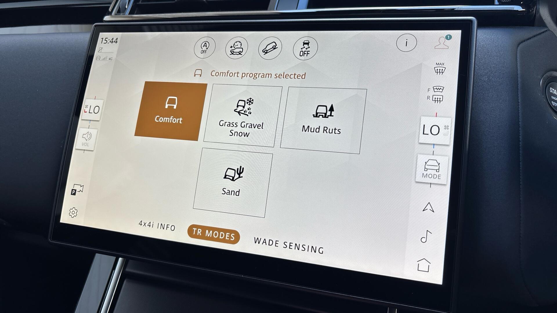 Land Rover Range Rover Velar view 52
