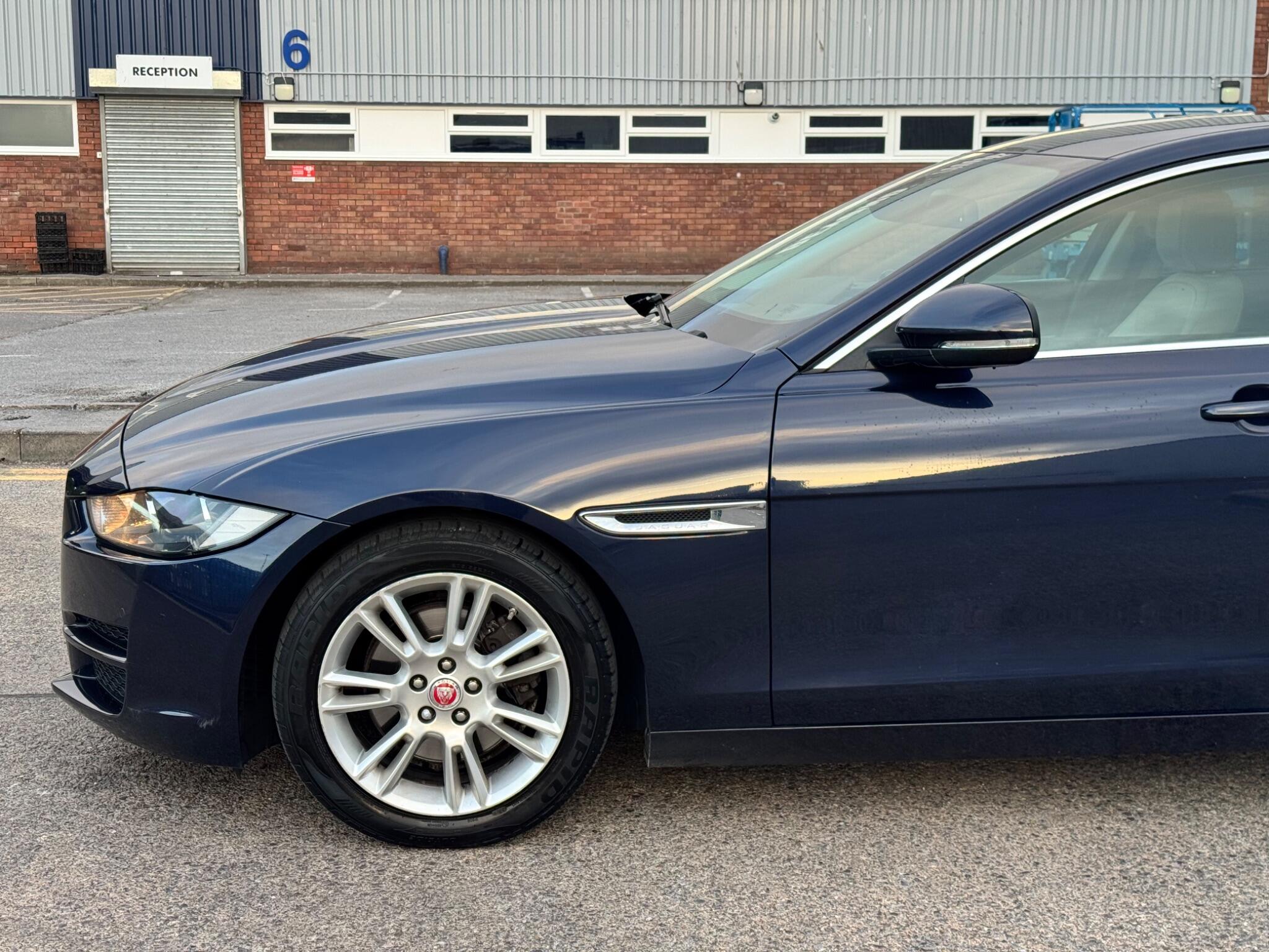 Jaguar Xe view 53