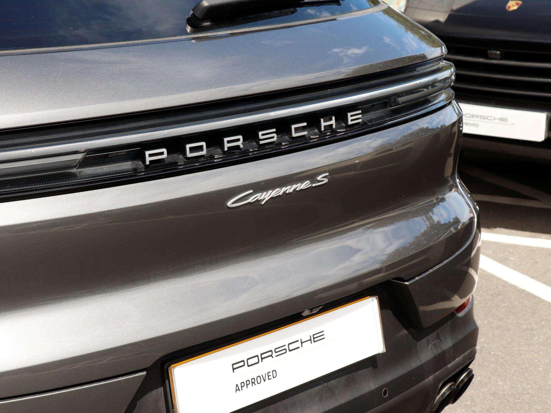 Porsche Cayenne view 27