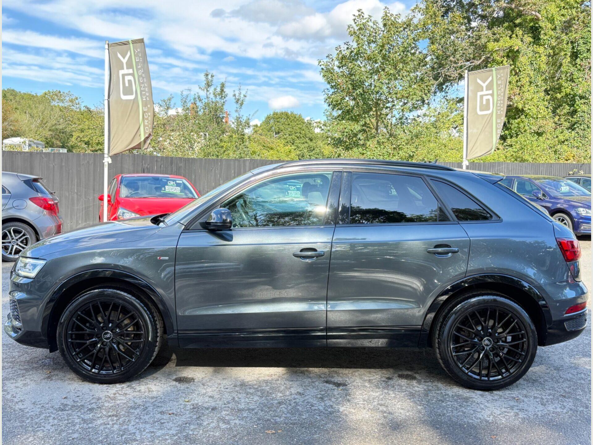 Audi Q3 view 9