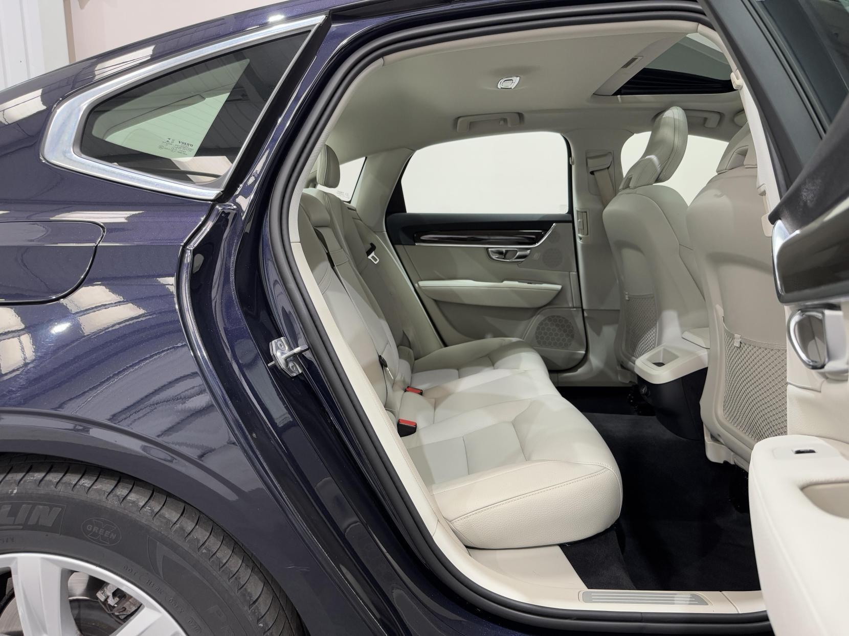 Volvo S90 view 47
