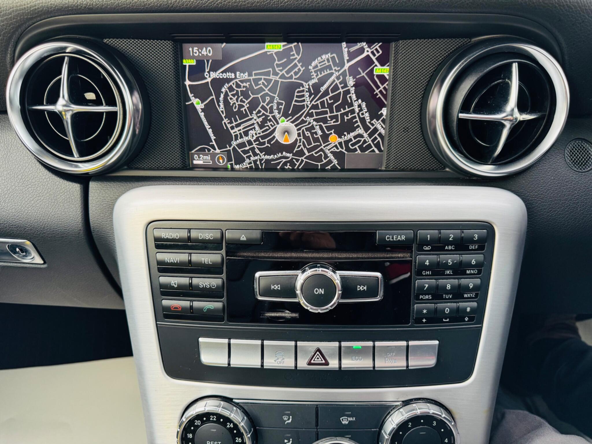 2011 Mercedes-Benz SLK image 24