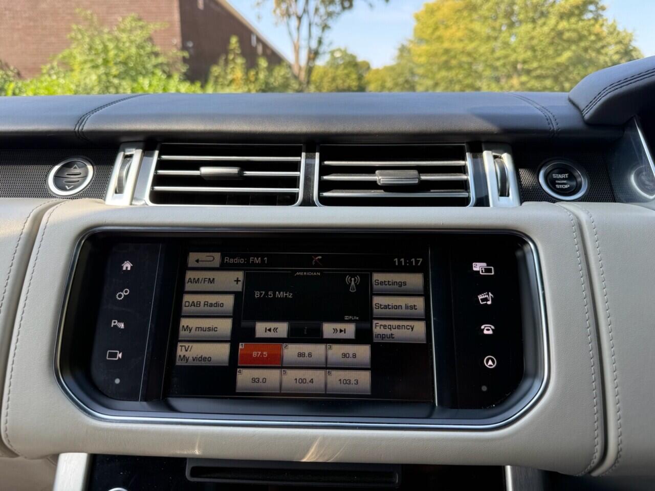 Land Rover Range Rover view 34