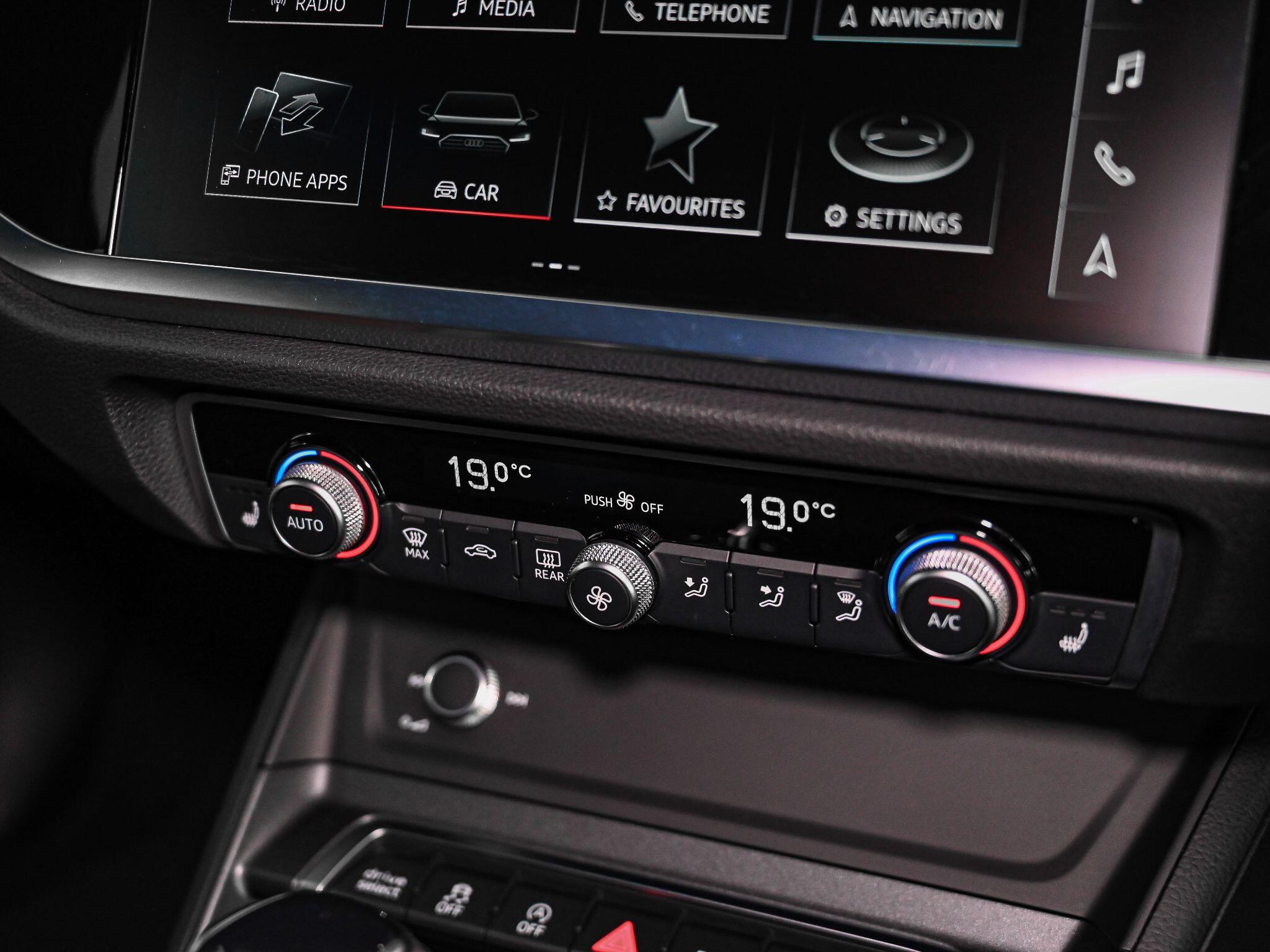 Audi Q3 view 12