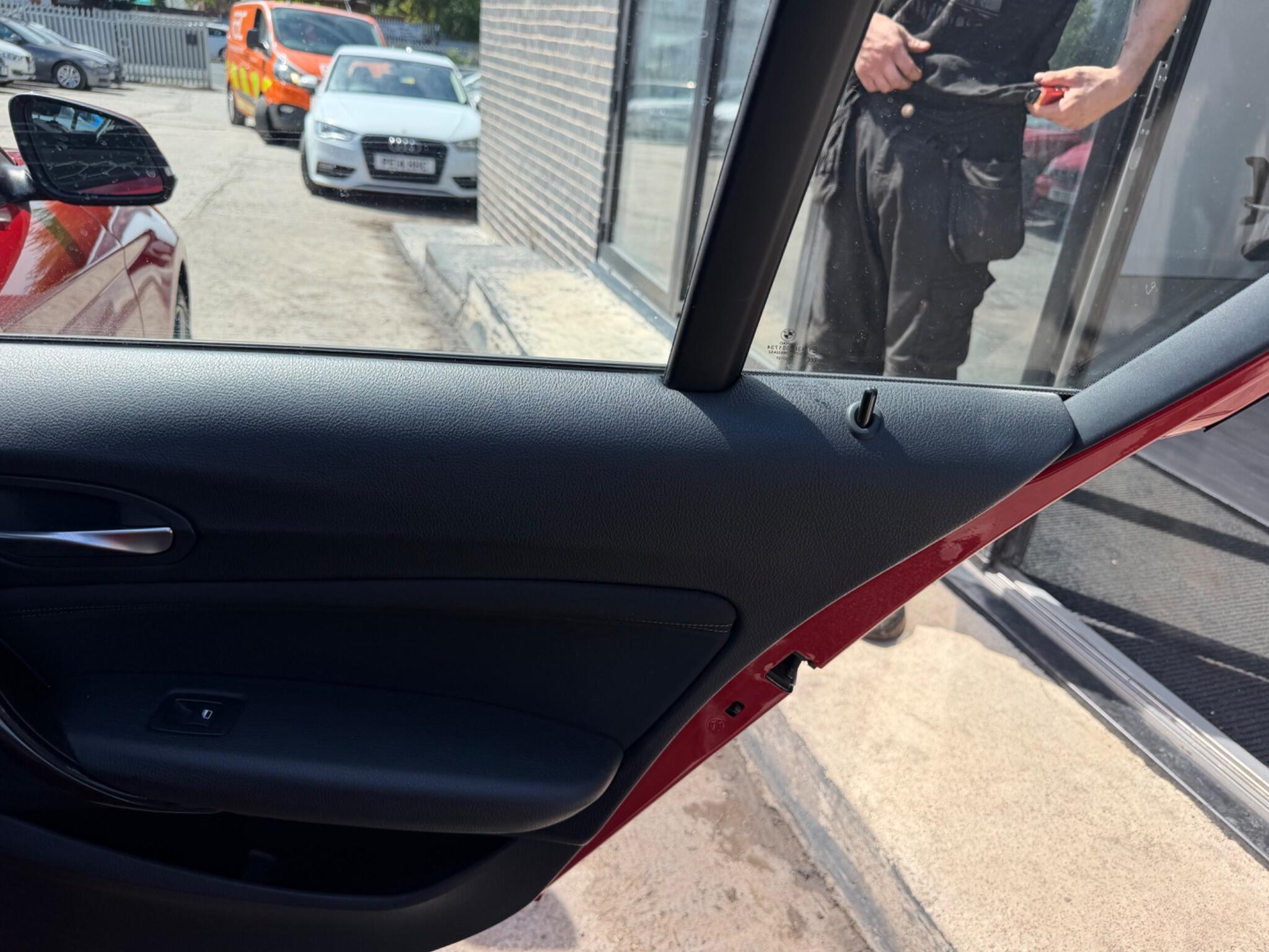 BMW 1 Series view 19