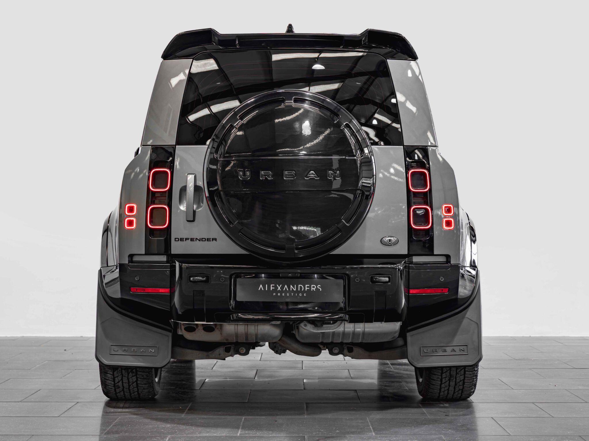 Land Rover Defender 110 view 11