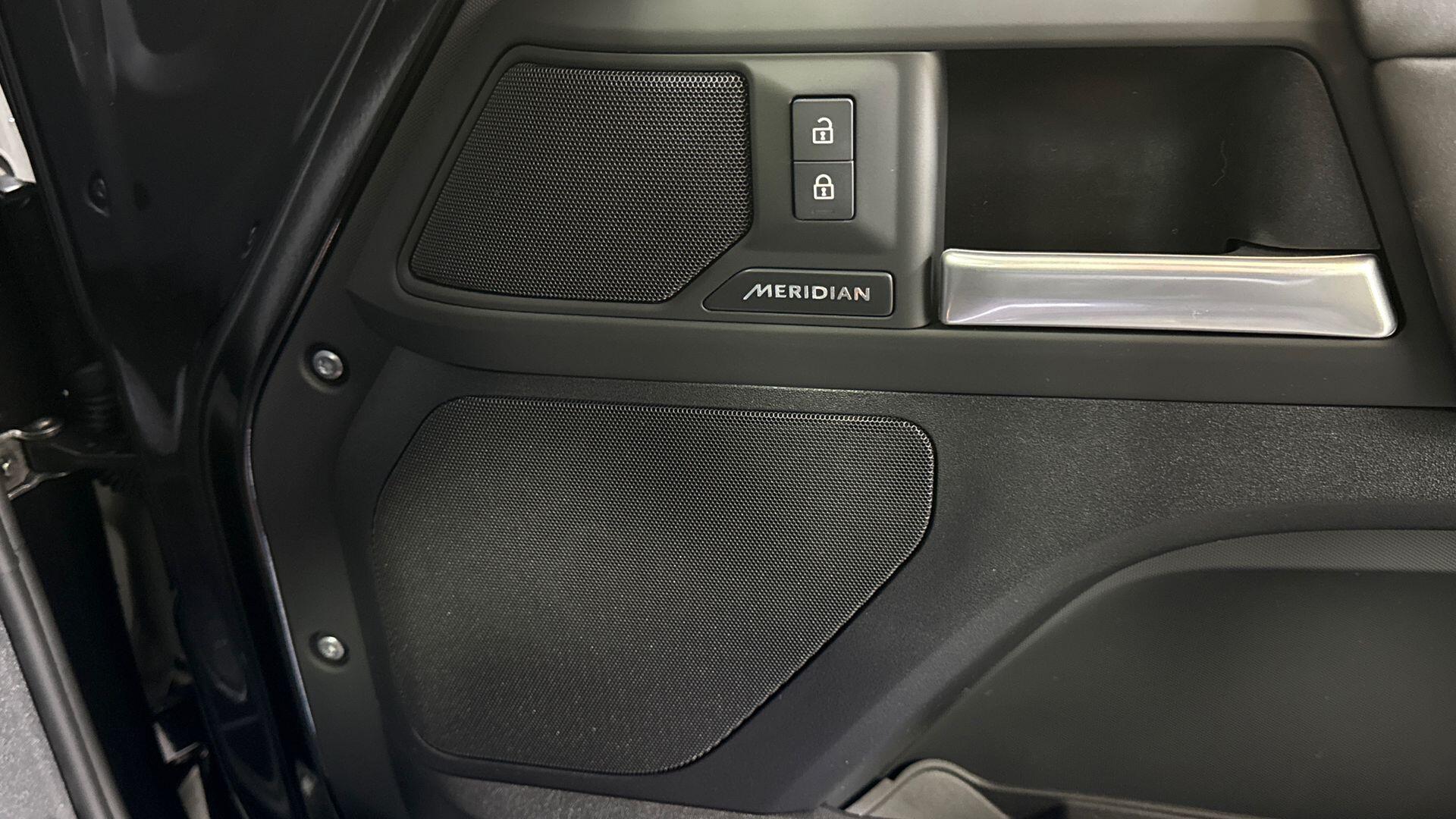 Land Rover Defender view 23