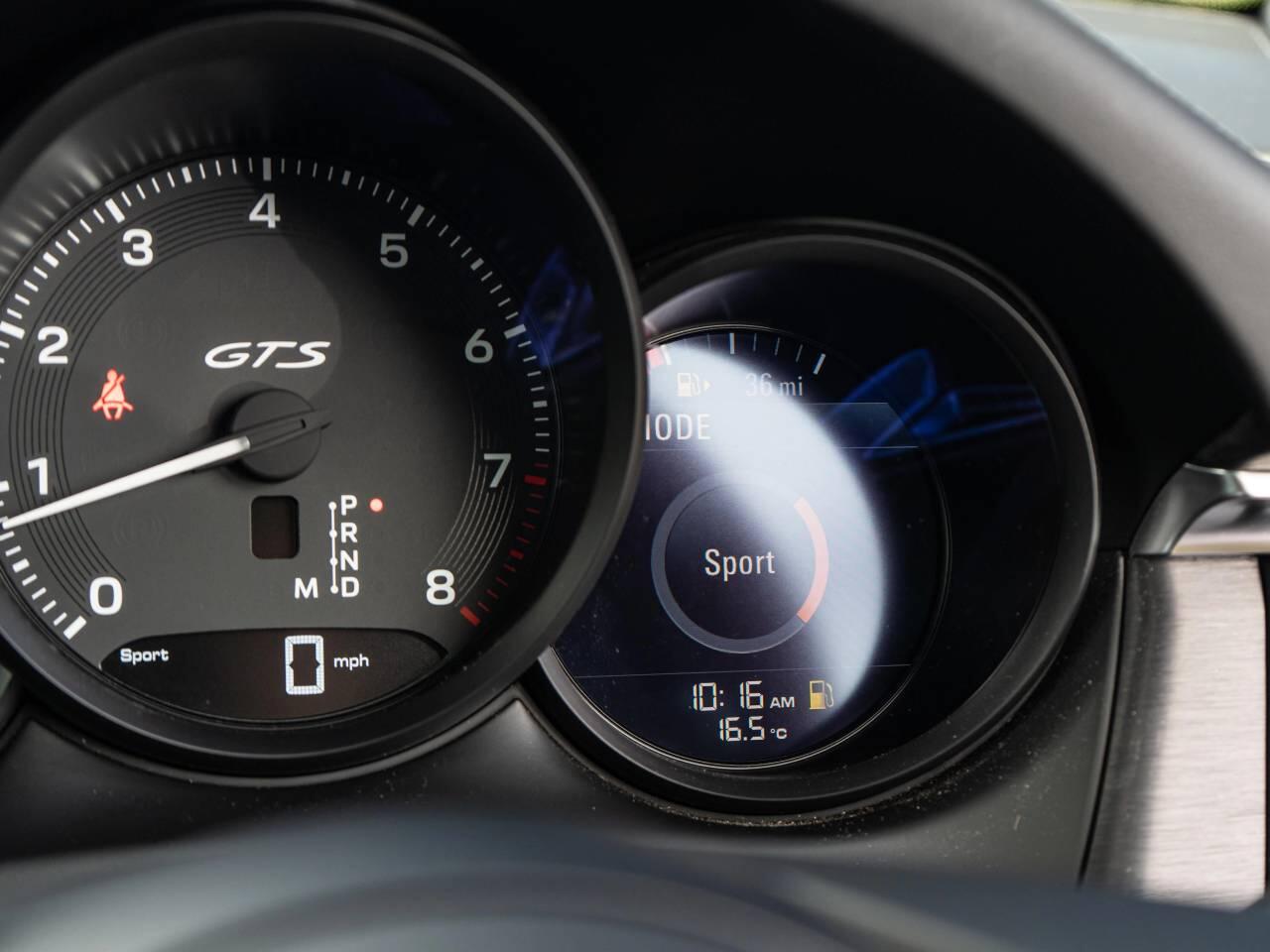 Porsche Macan view 19
