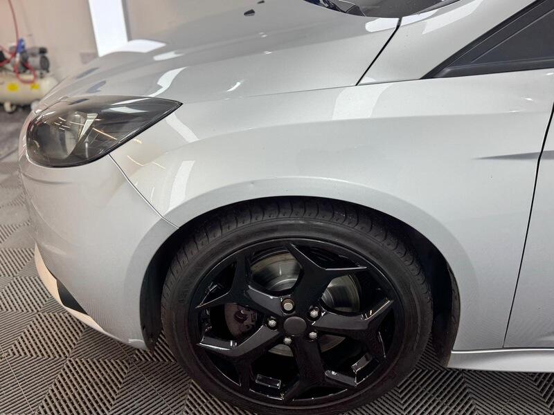 2013 Ford Focus 2.0T EcoBoost ST-2 Euro 5 (s/s) 5dr • 72,500 miles image 11