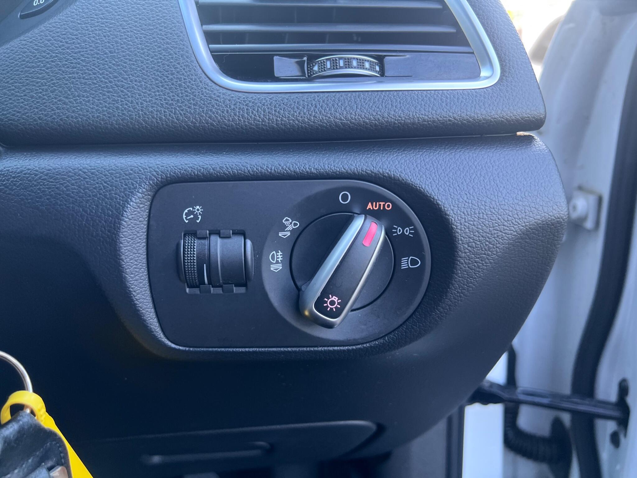 Audi Q3 view 25