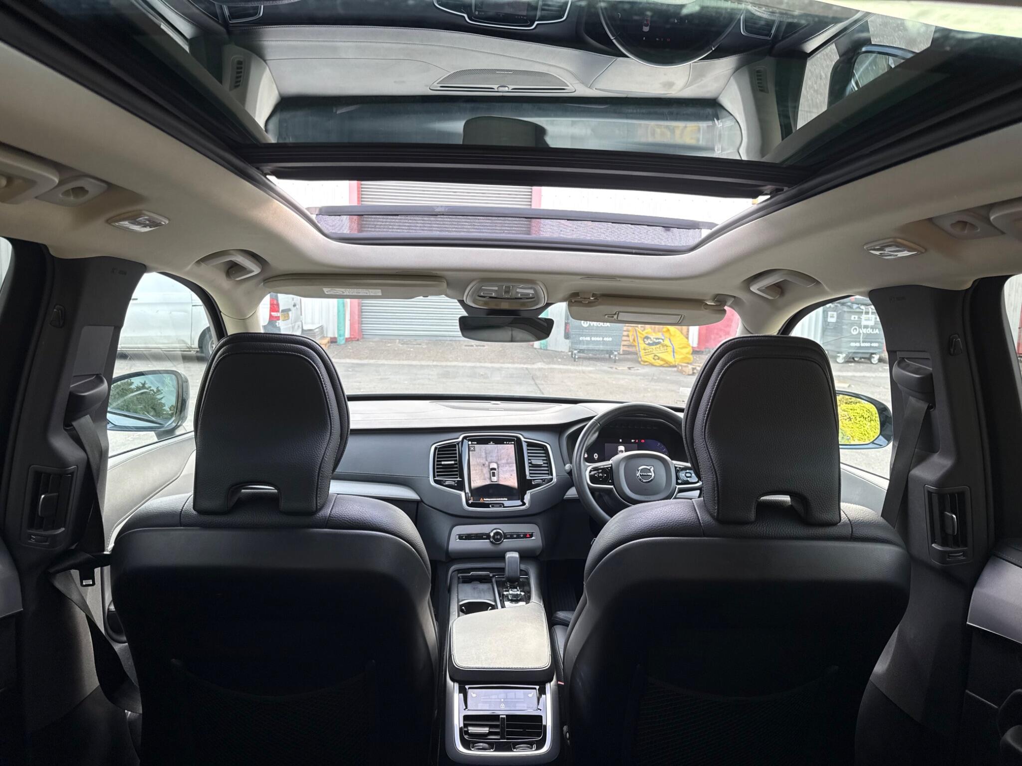 Volvo XC90 view 11