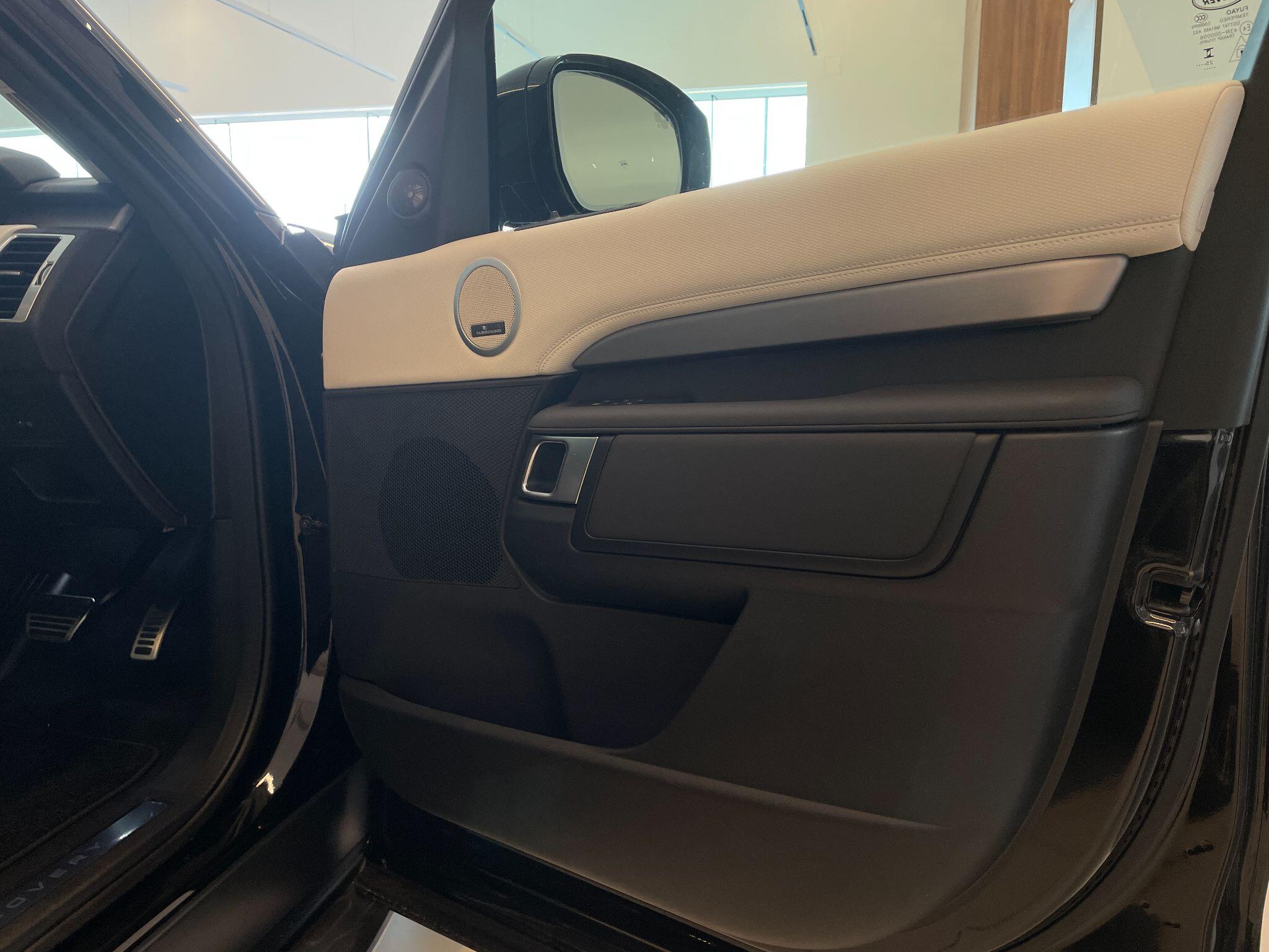 Land Rover Discovery view 26