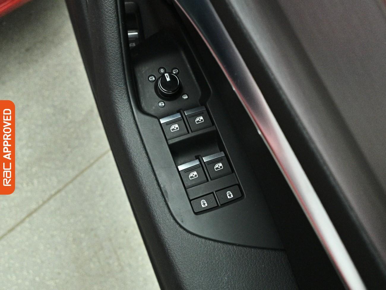 Audi A6 view 26