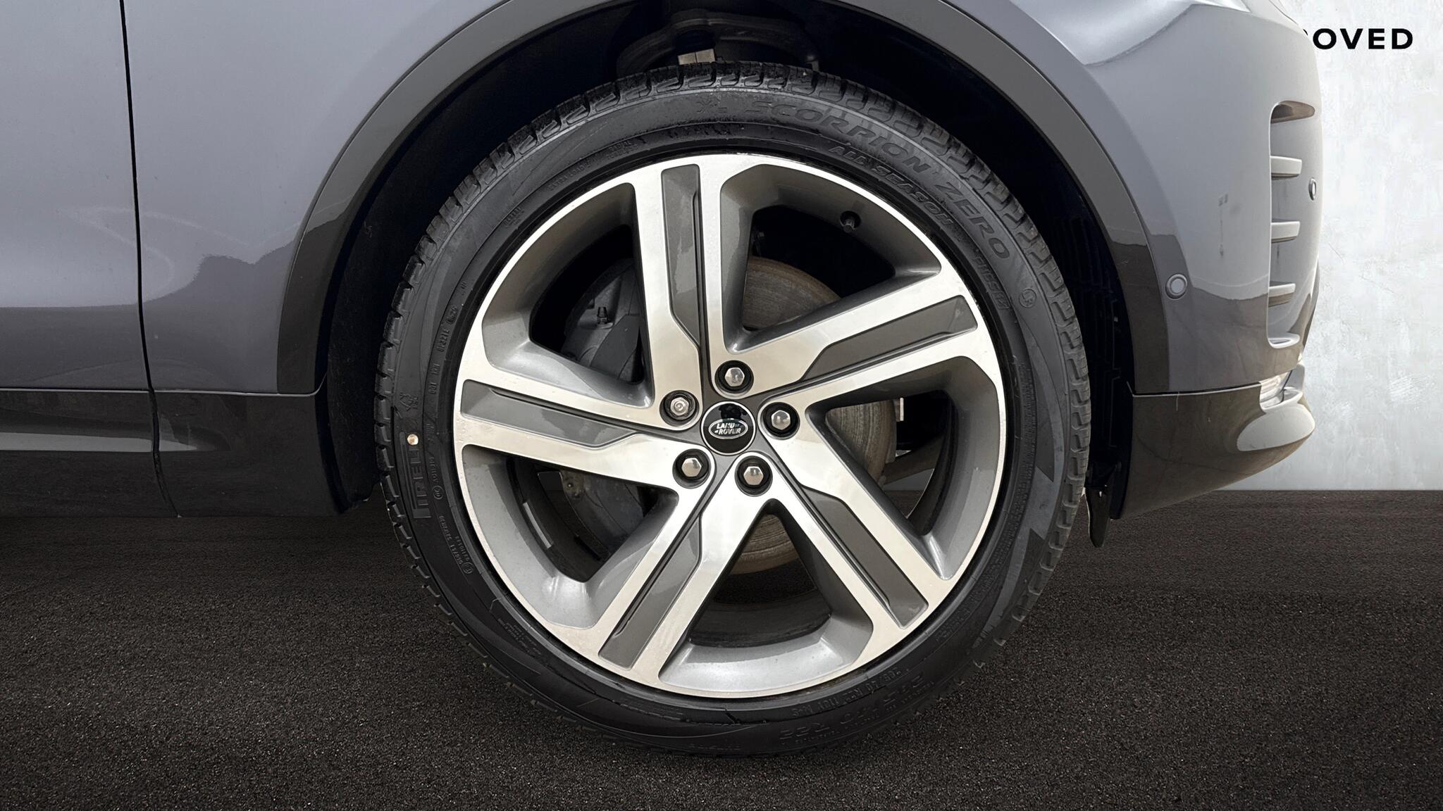 Land Rover Discovery view 8