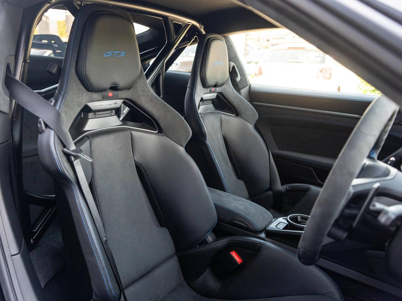 Porsche 911 view 5