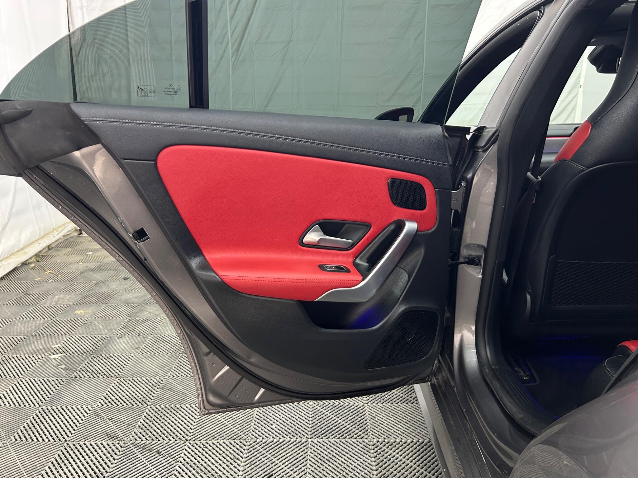 Mercedes-Benz Cla view 32