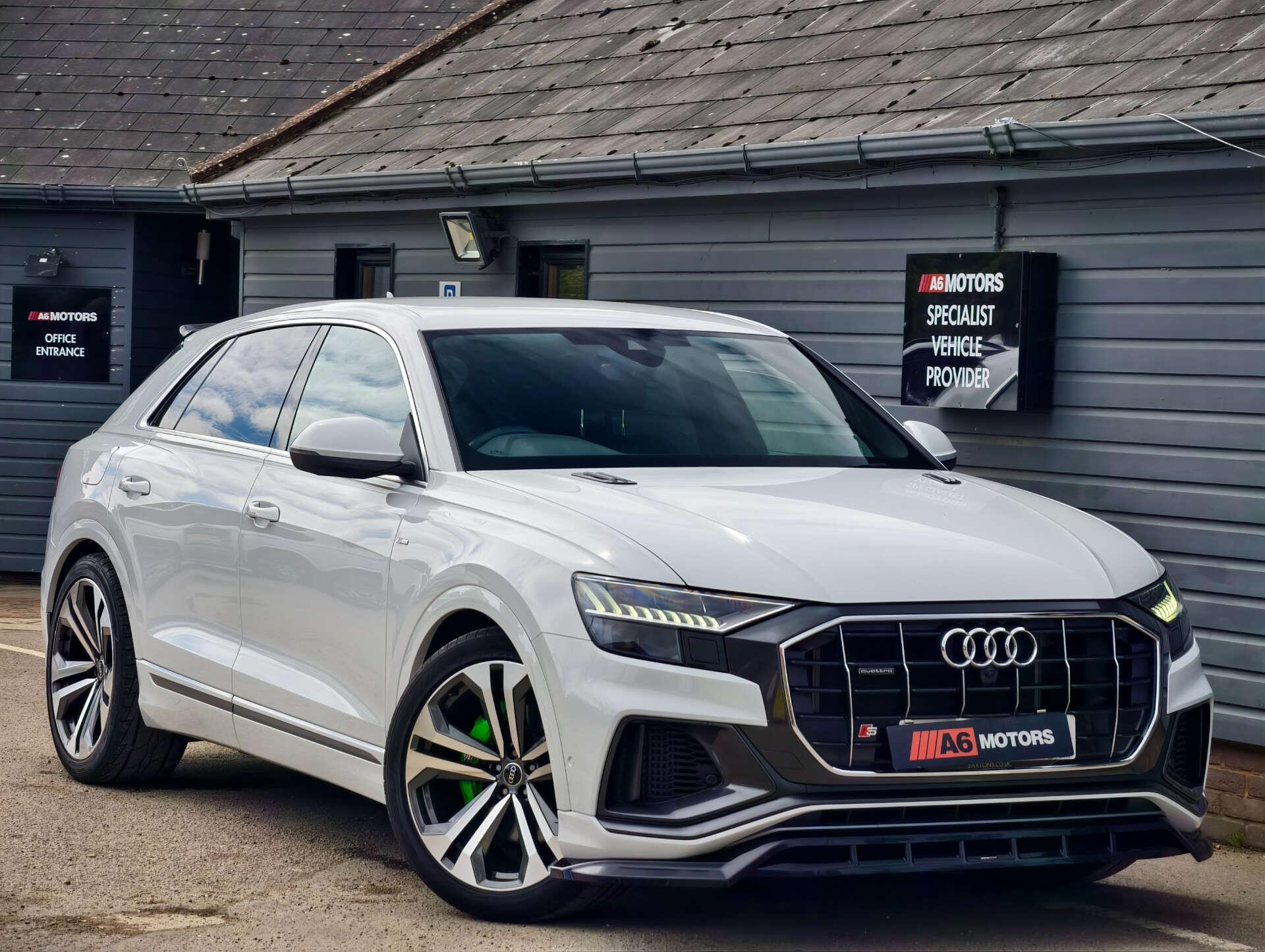 Audi Q8 view 6