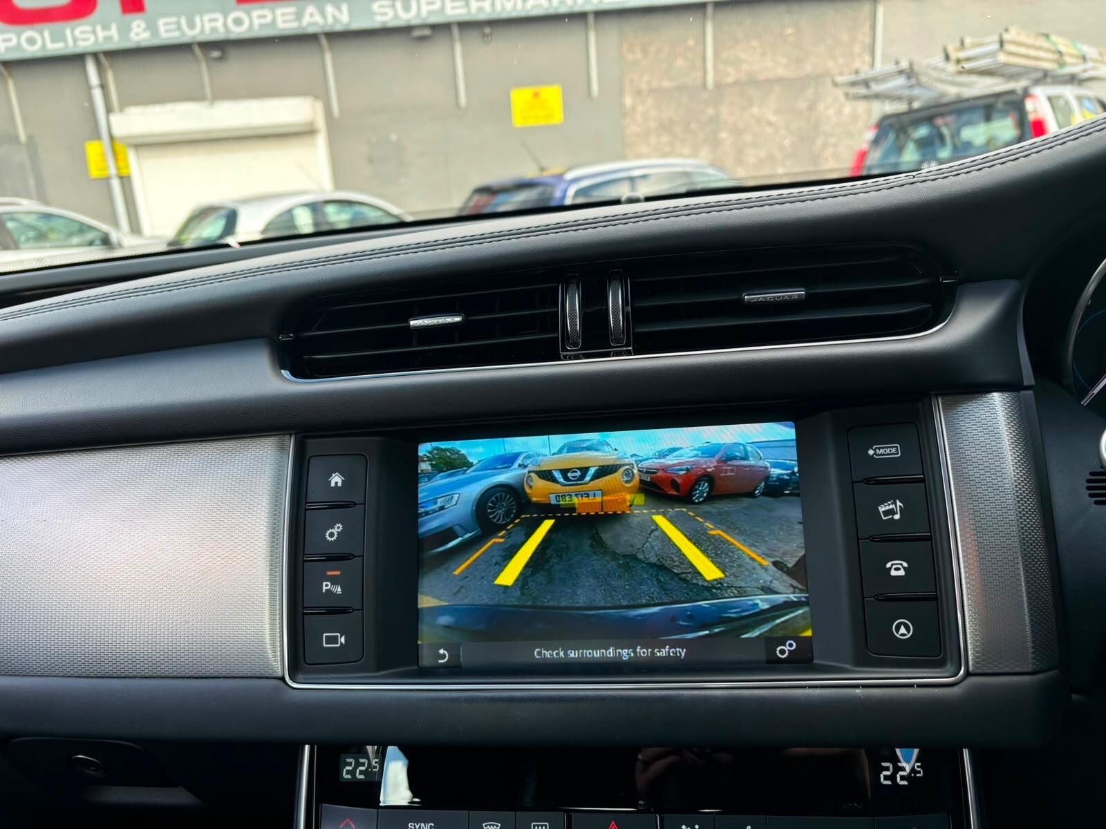 Jaguar XF view 8