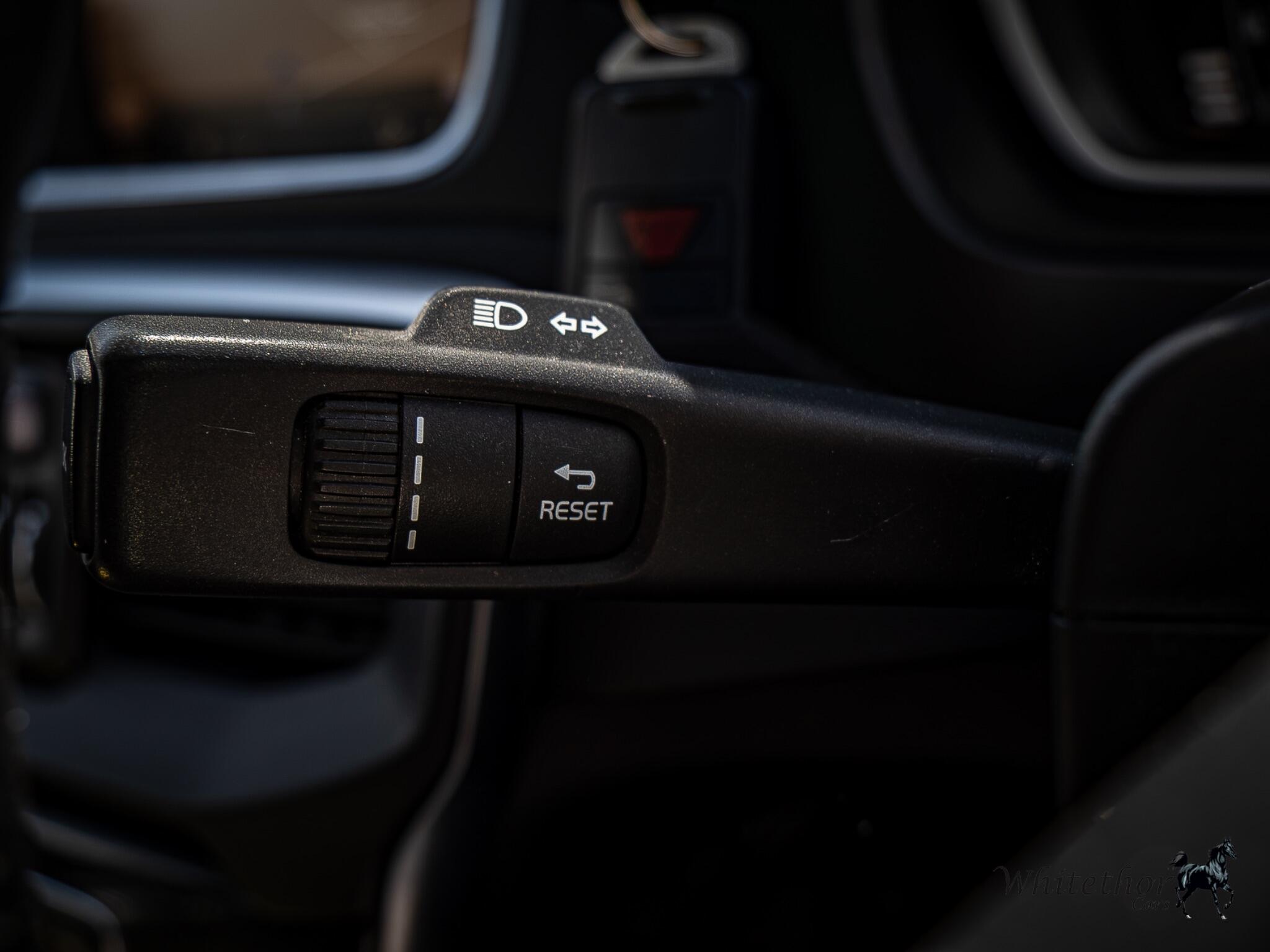 Volvo V40 view 15
