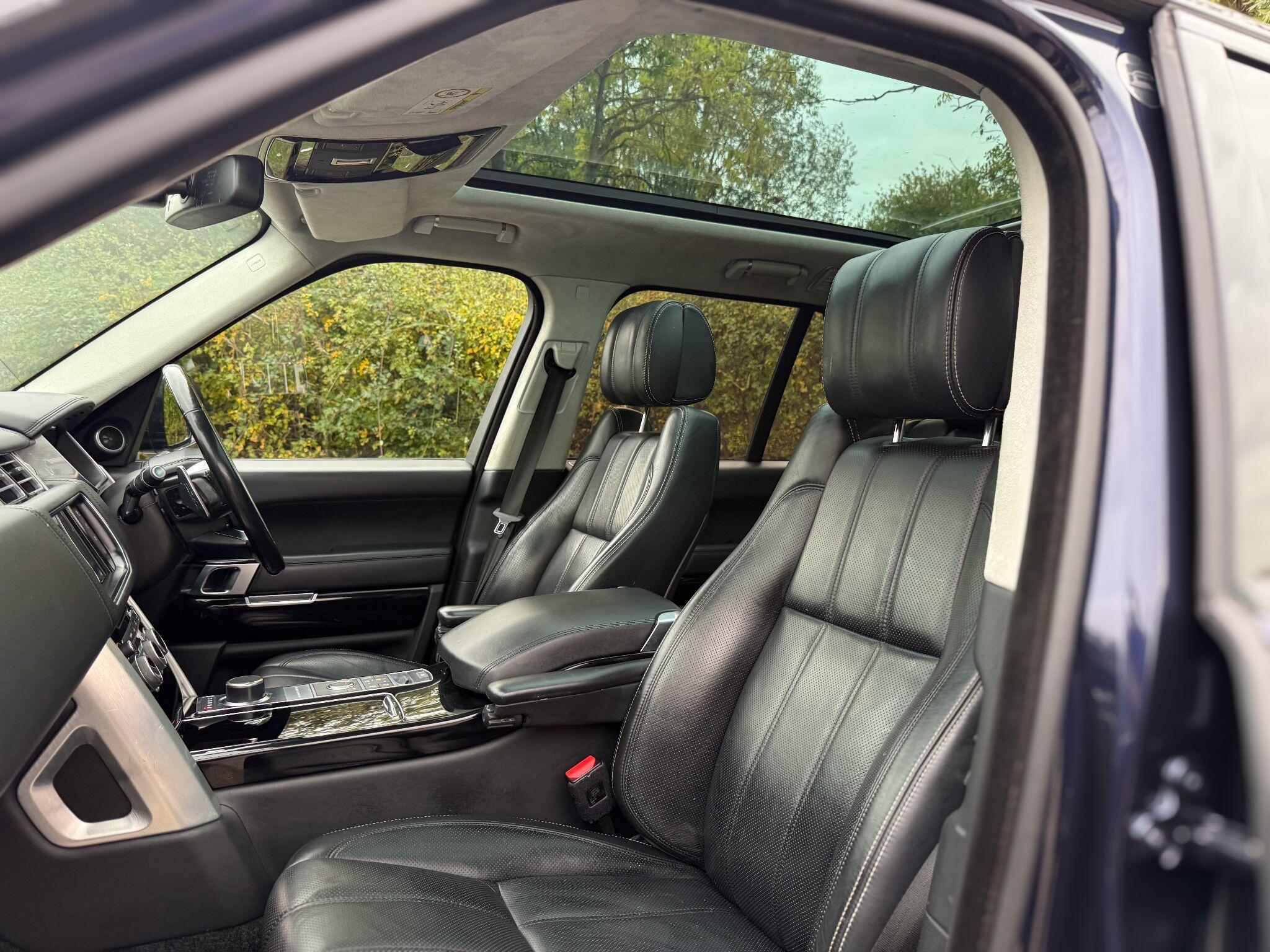 Land Rover Range Rover view 14