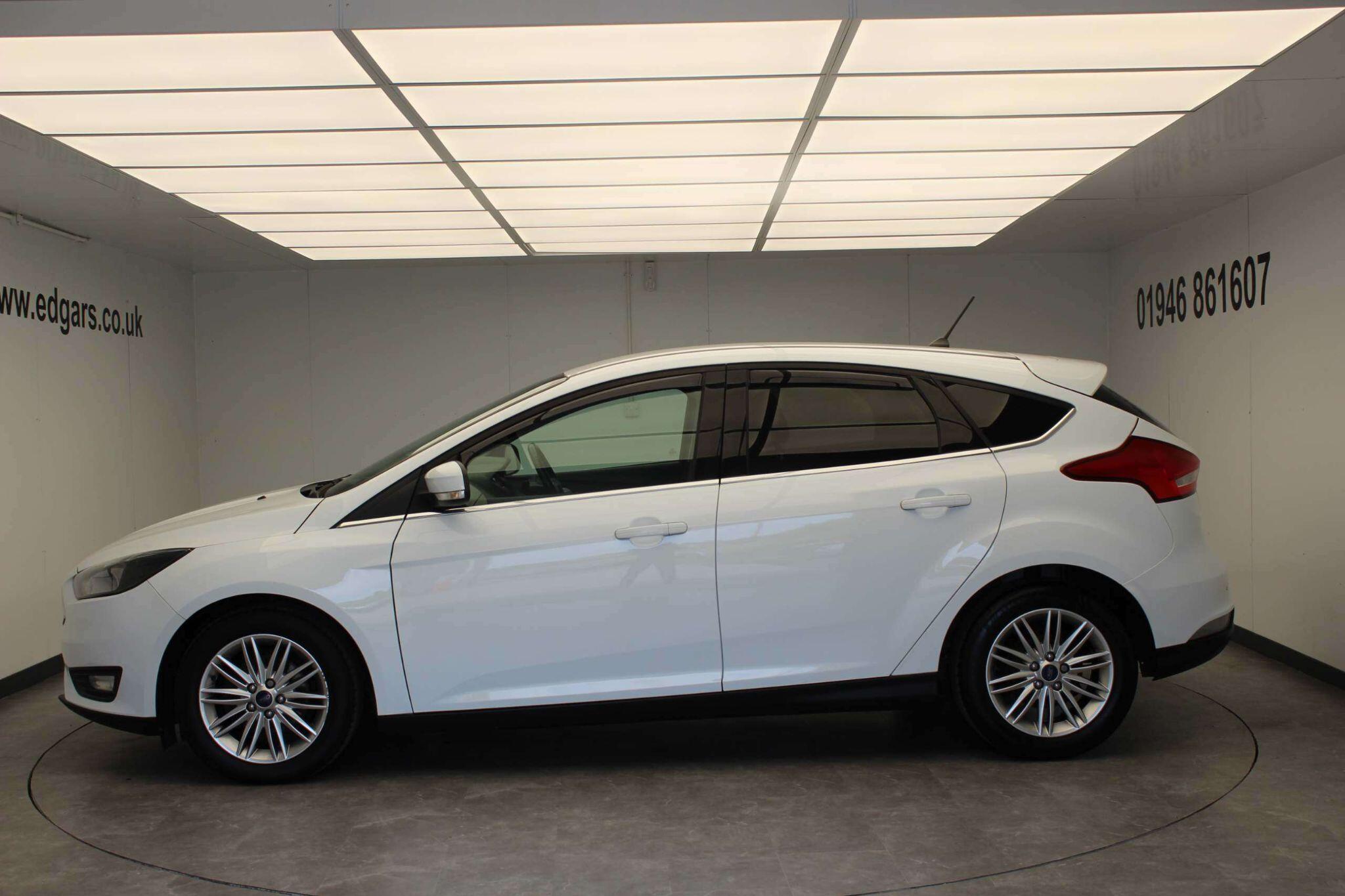 Ford Focus view 9