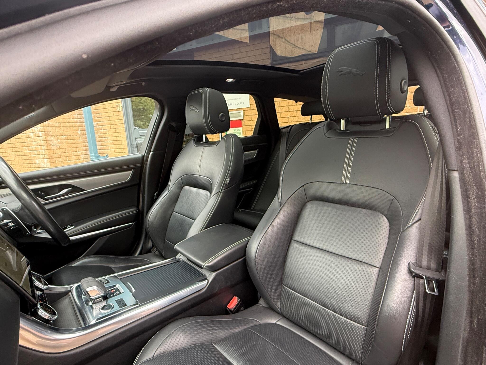 Jaguar XF view 36
